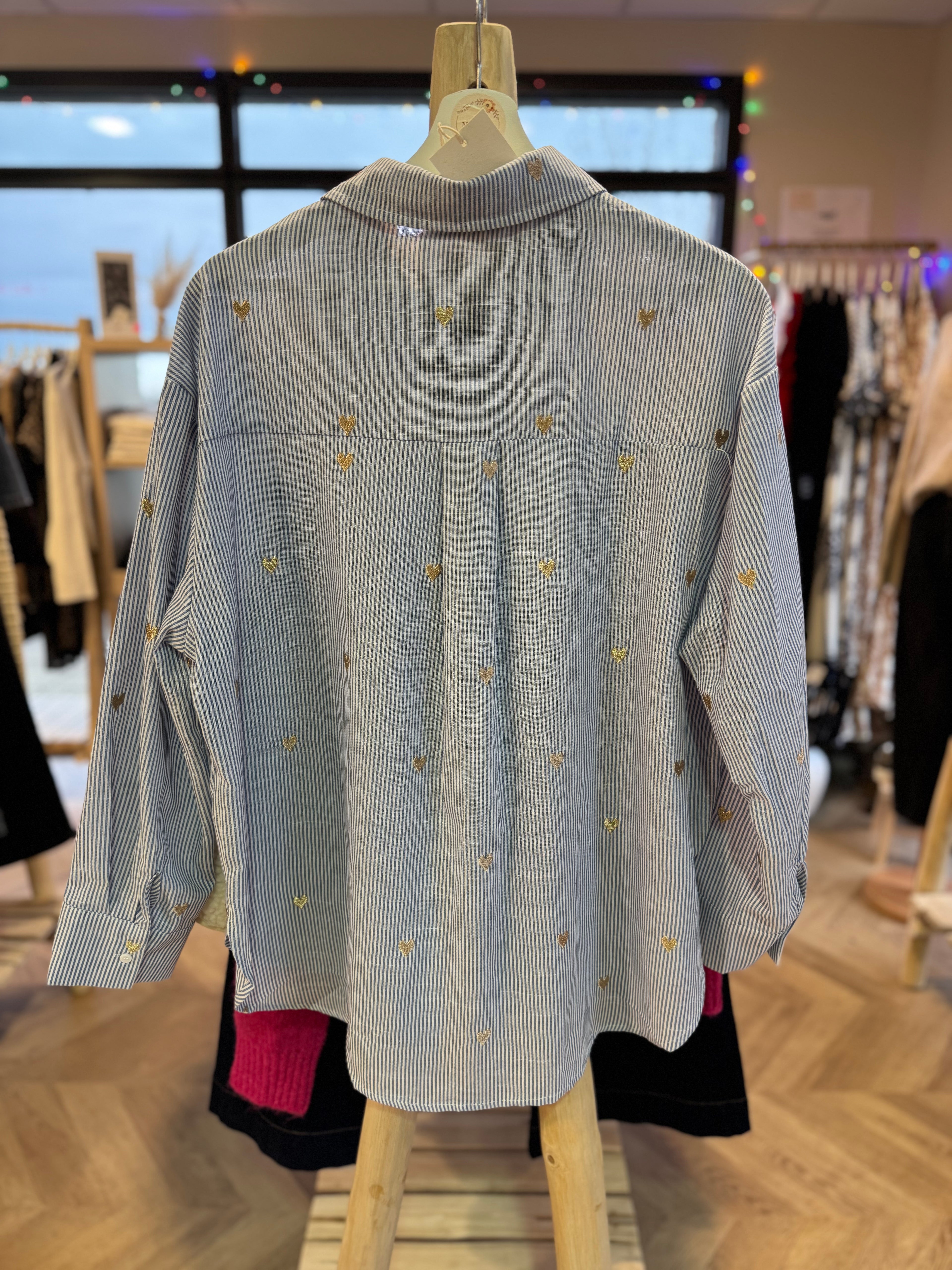 Chemise à cœurs dorés