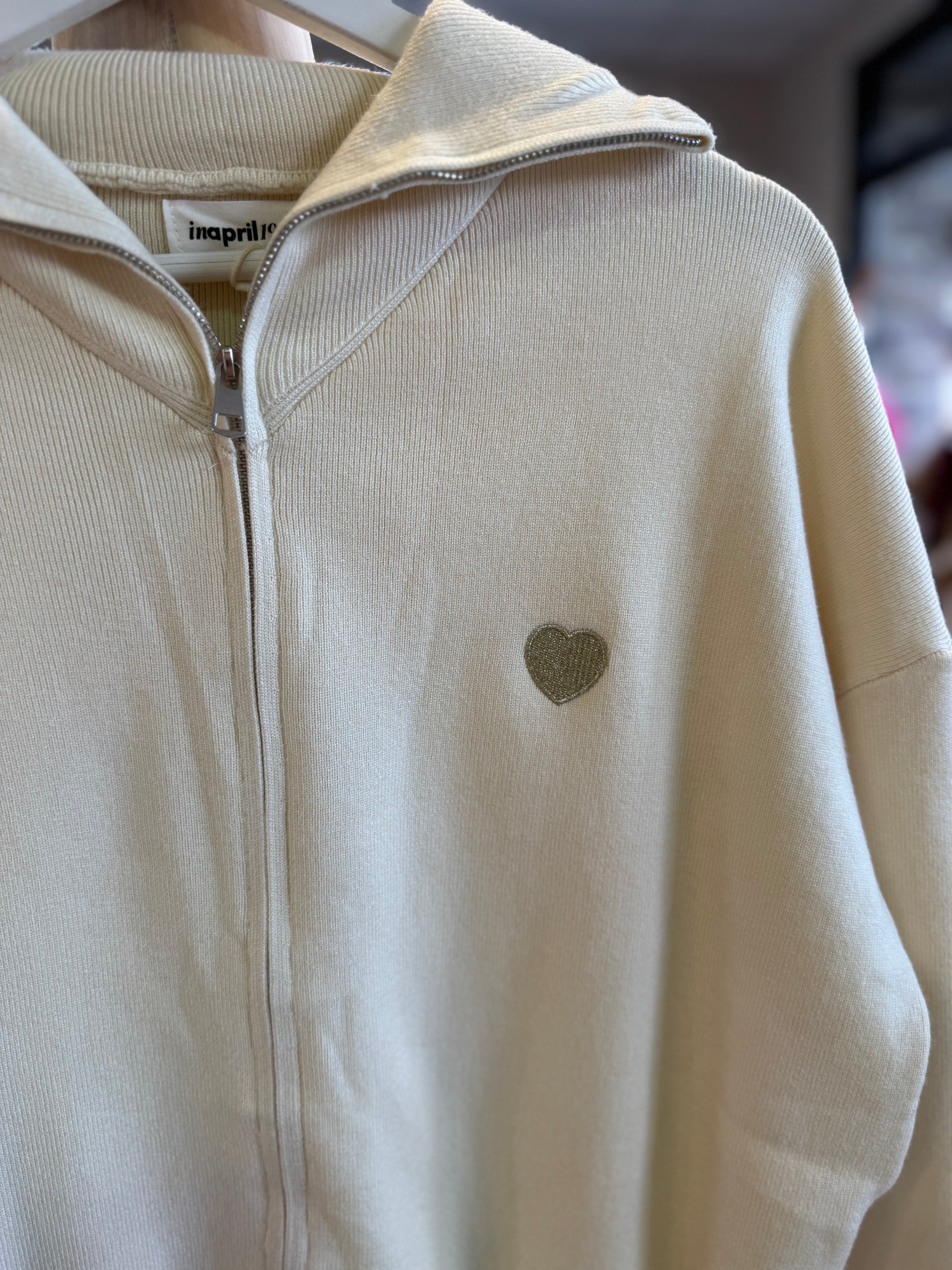 Gilet zip cœur doré