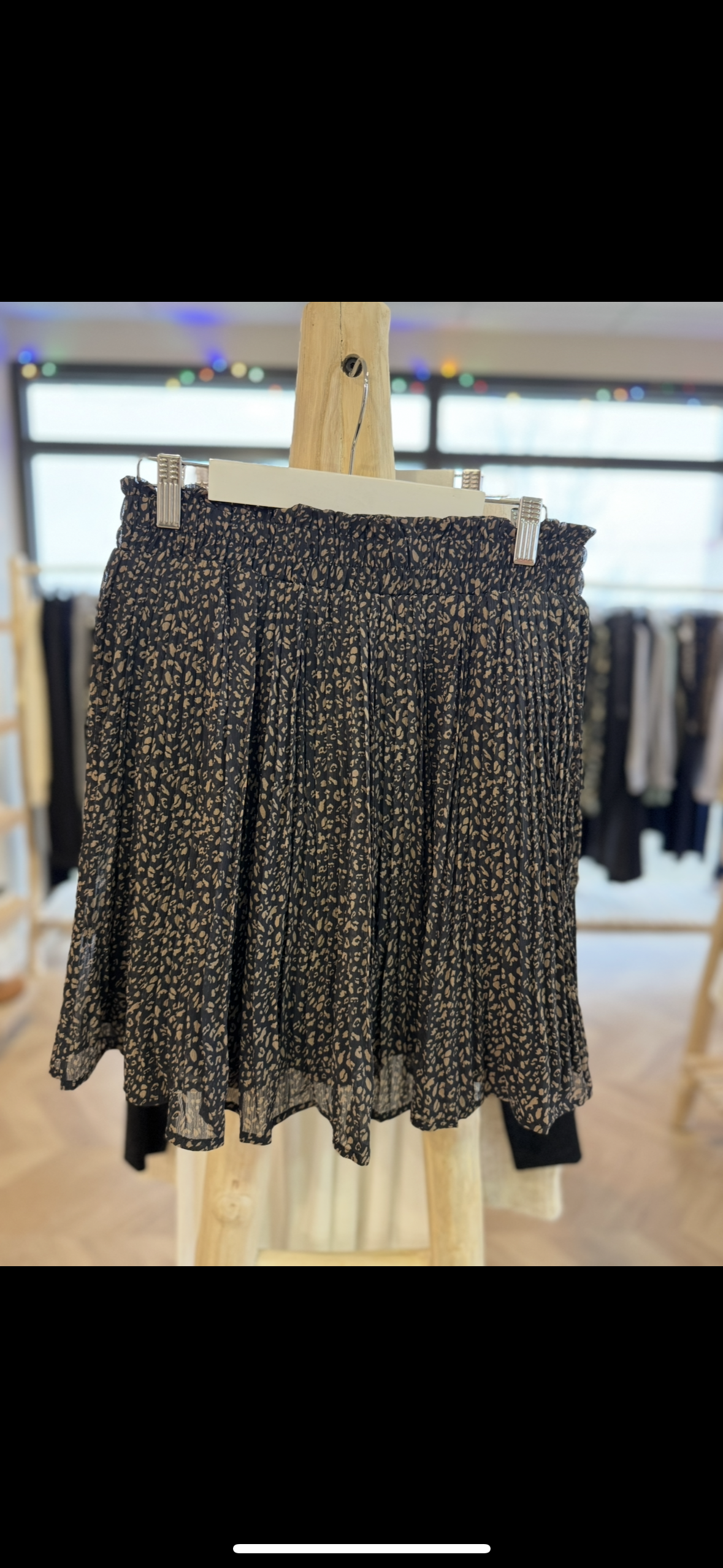 Jupe noir et motifs léopard