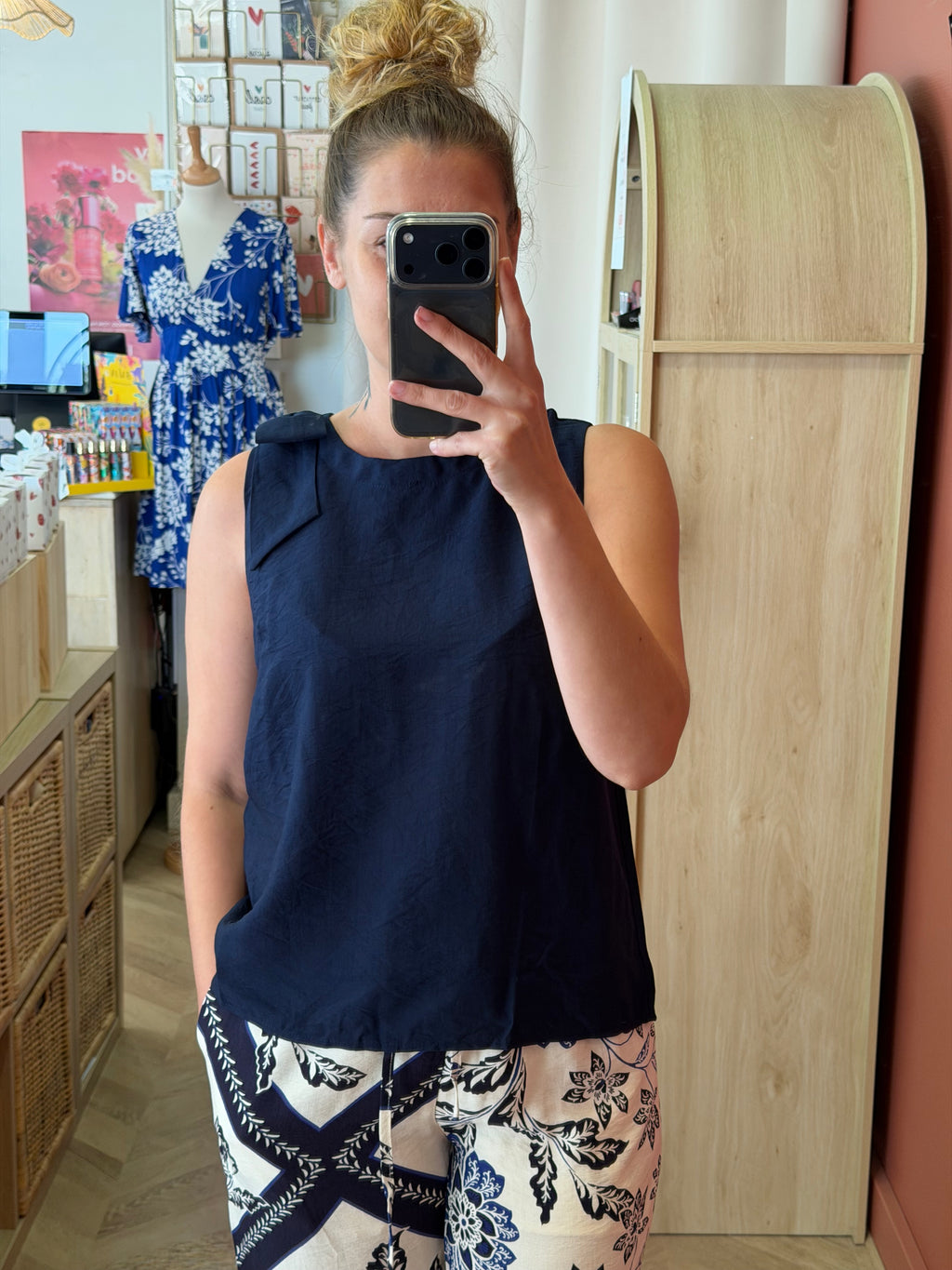 Top fluide sans manches bleu marine