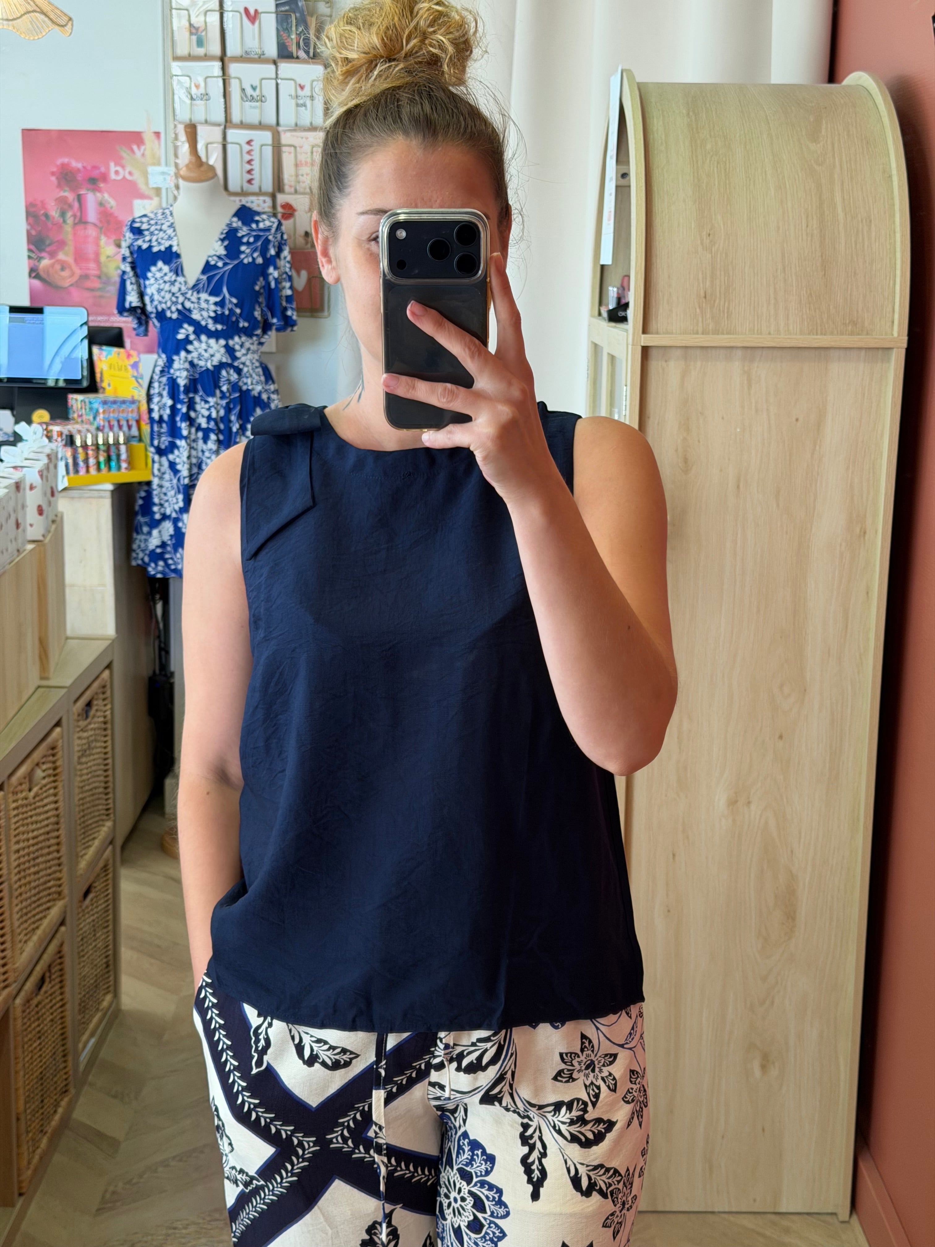 Top fluide sans manches bleu marine