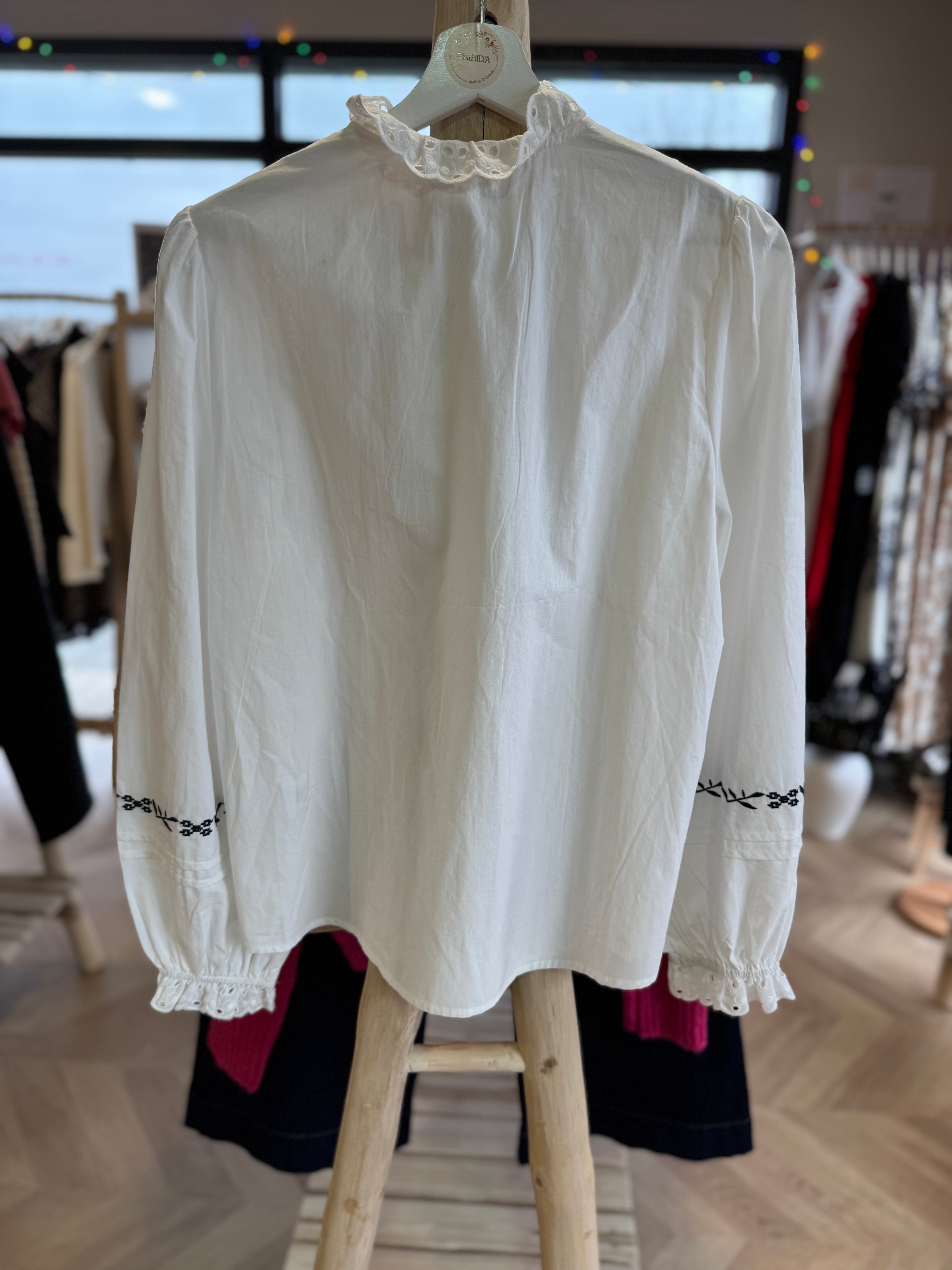 Chemise à motifs bleus