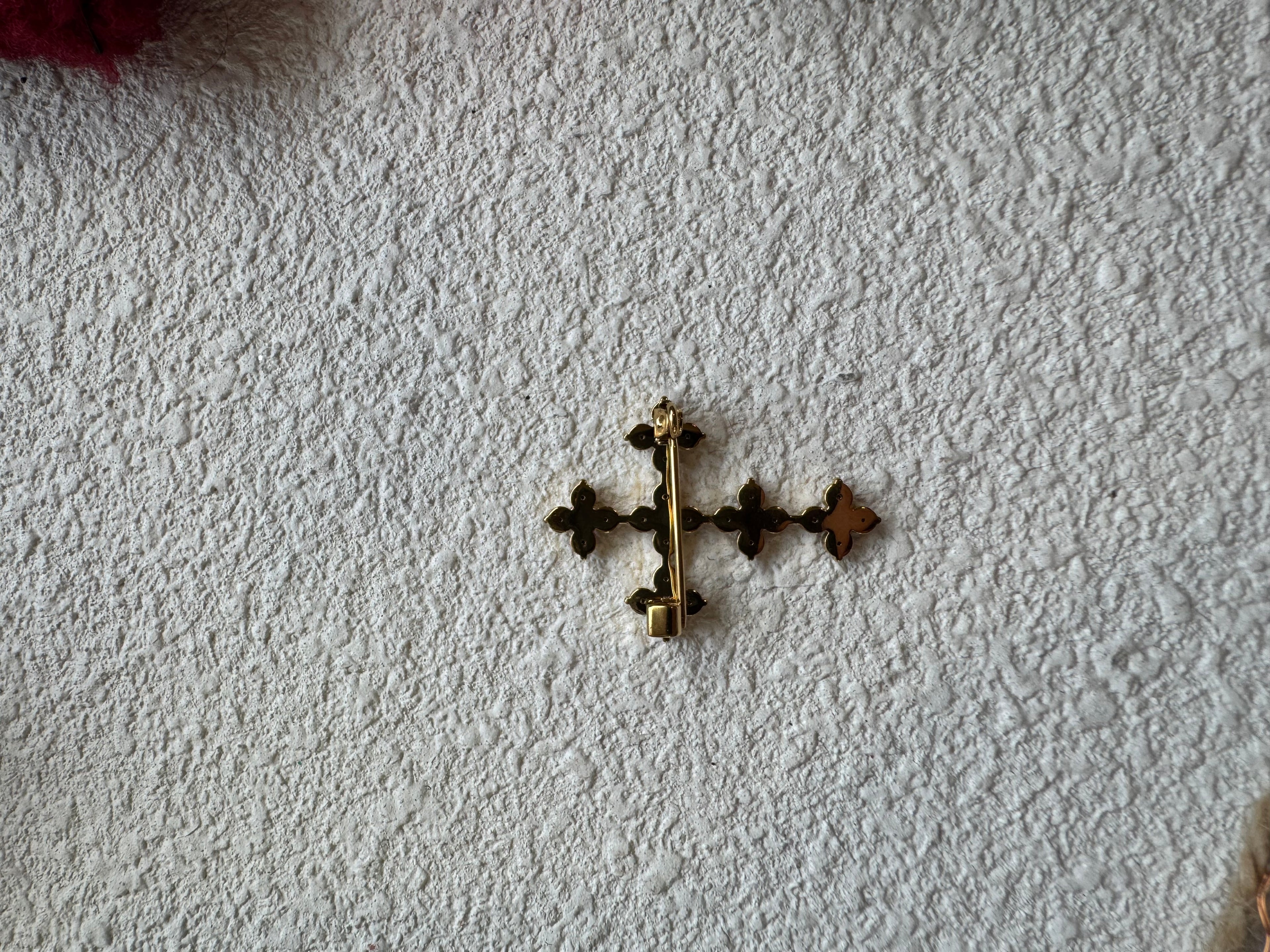 Broche croix