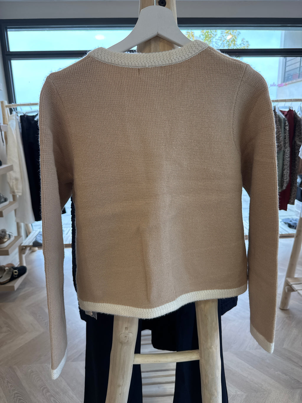 Gilet à boutons dorés