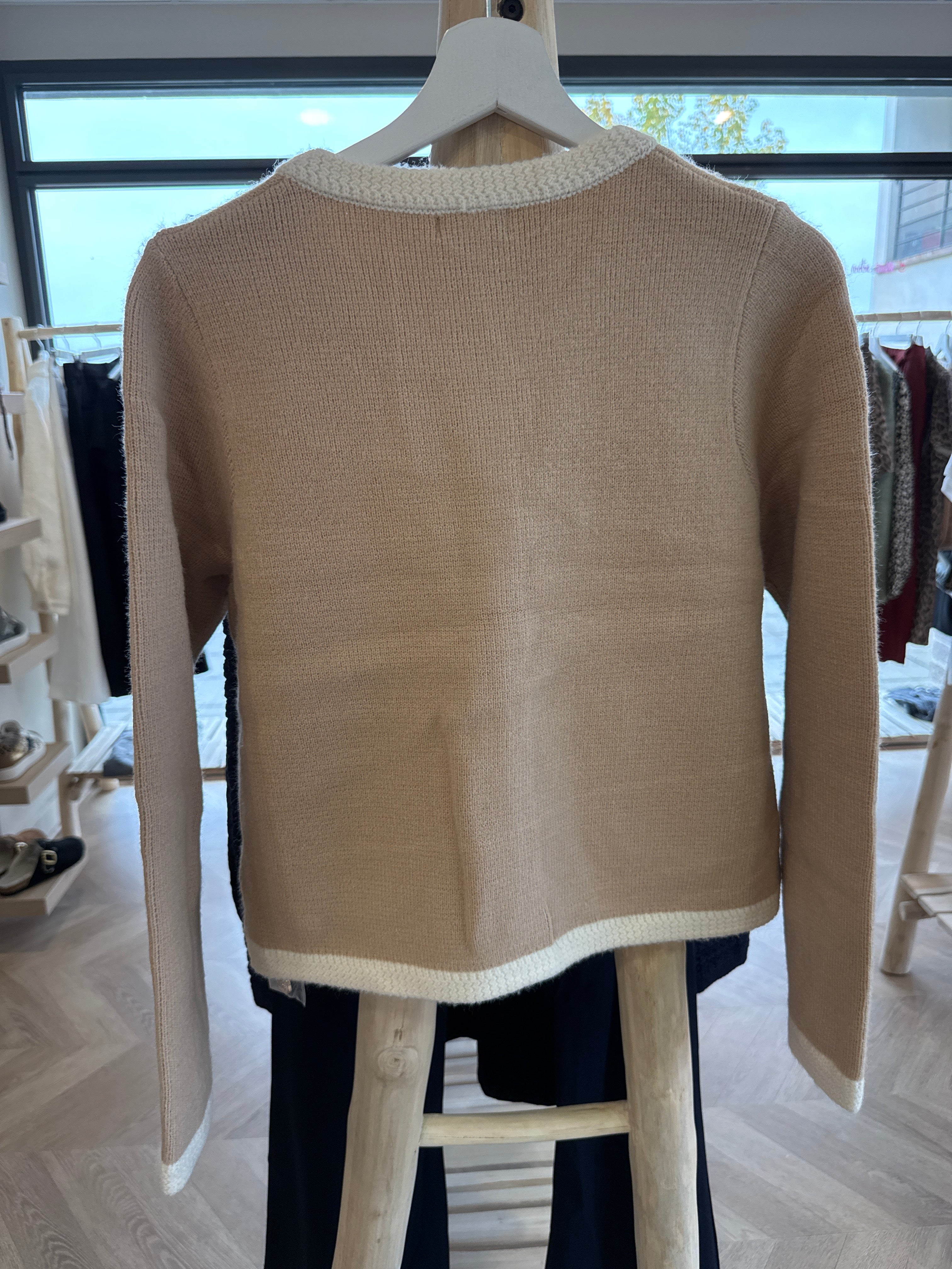 Gilet à boutons dorés