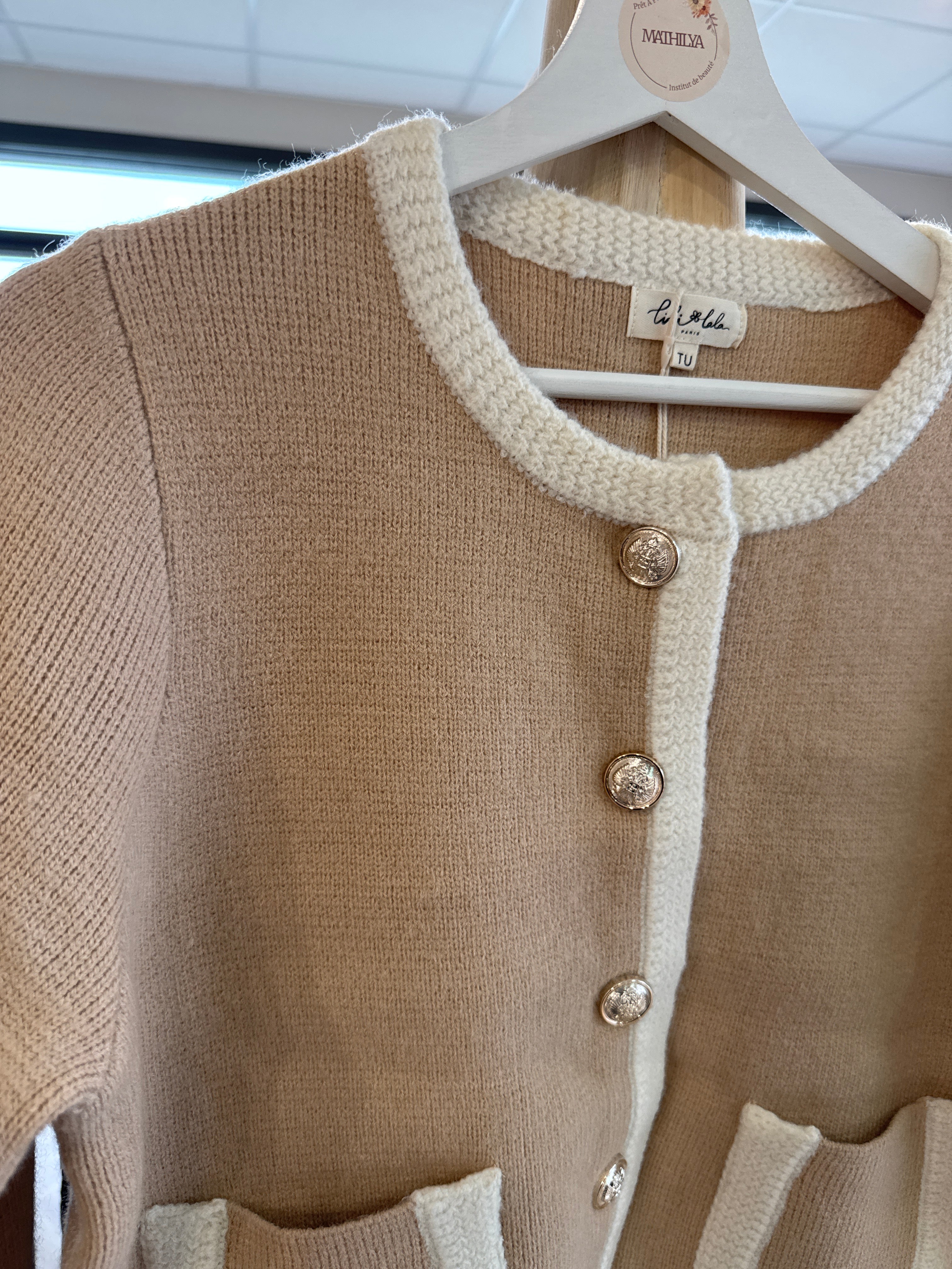 Gilet à boutons dorés