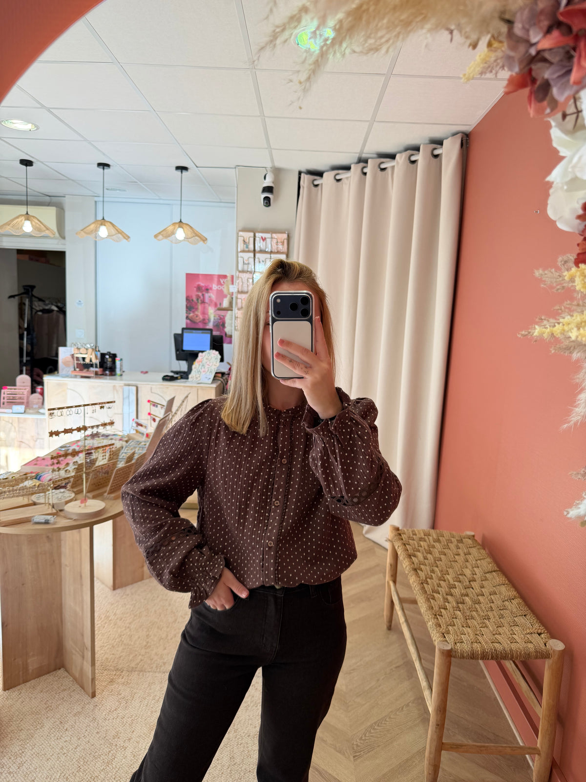 Chemise marron à pois blanc