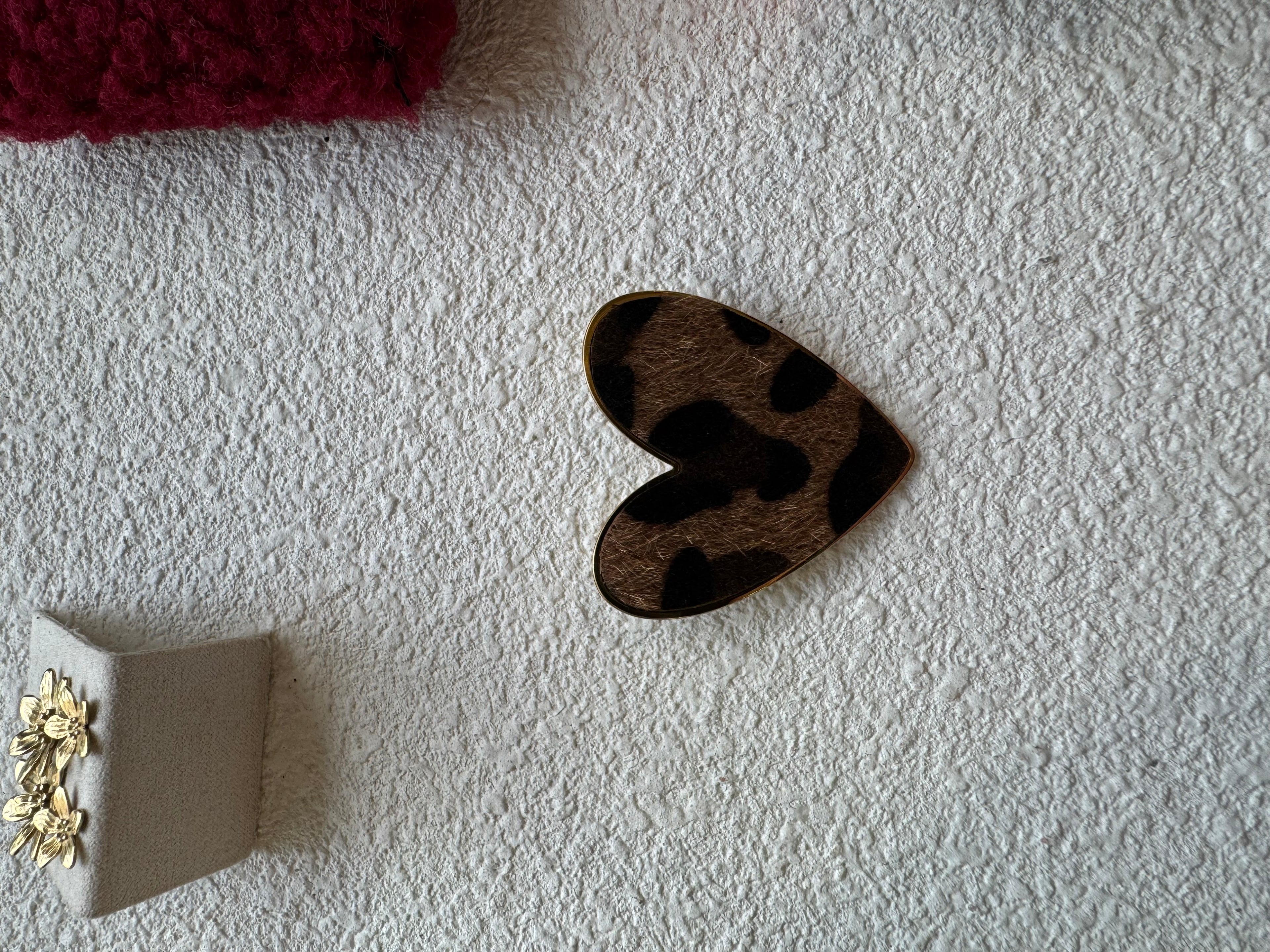 Broche cœur léopard