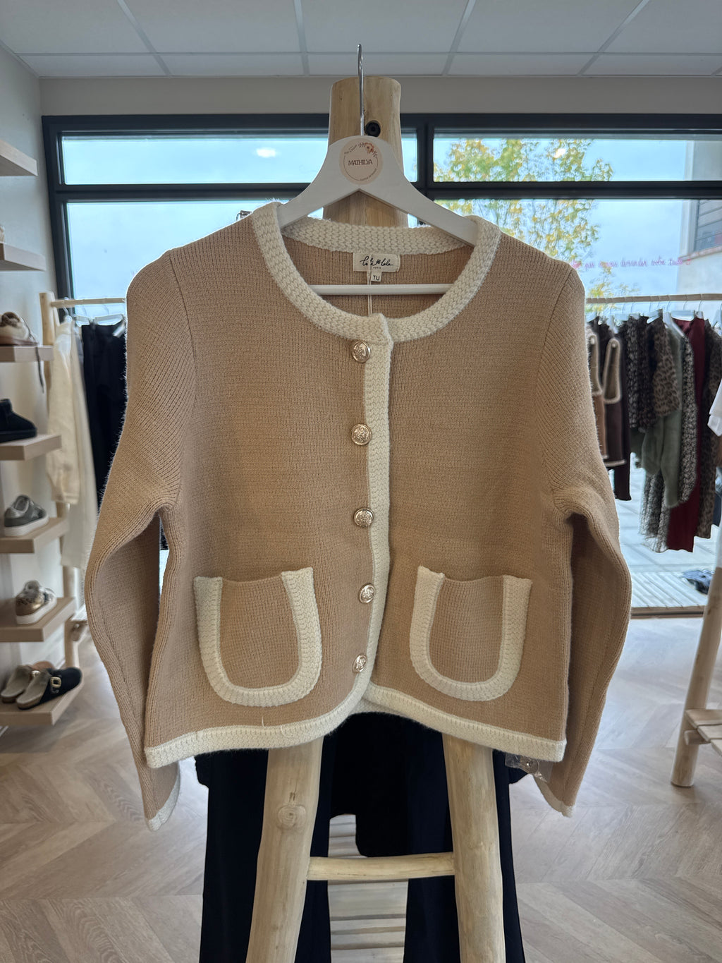 Gilet à boutons dorés