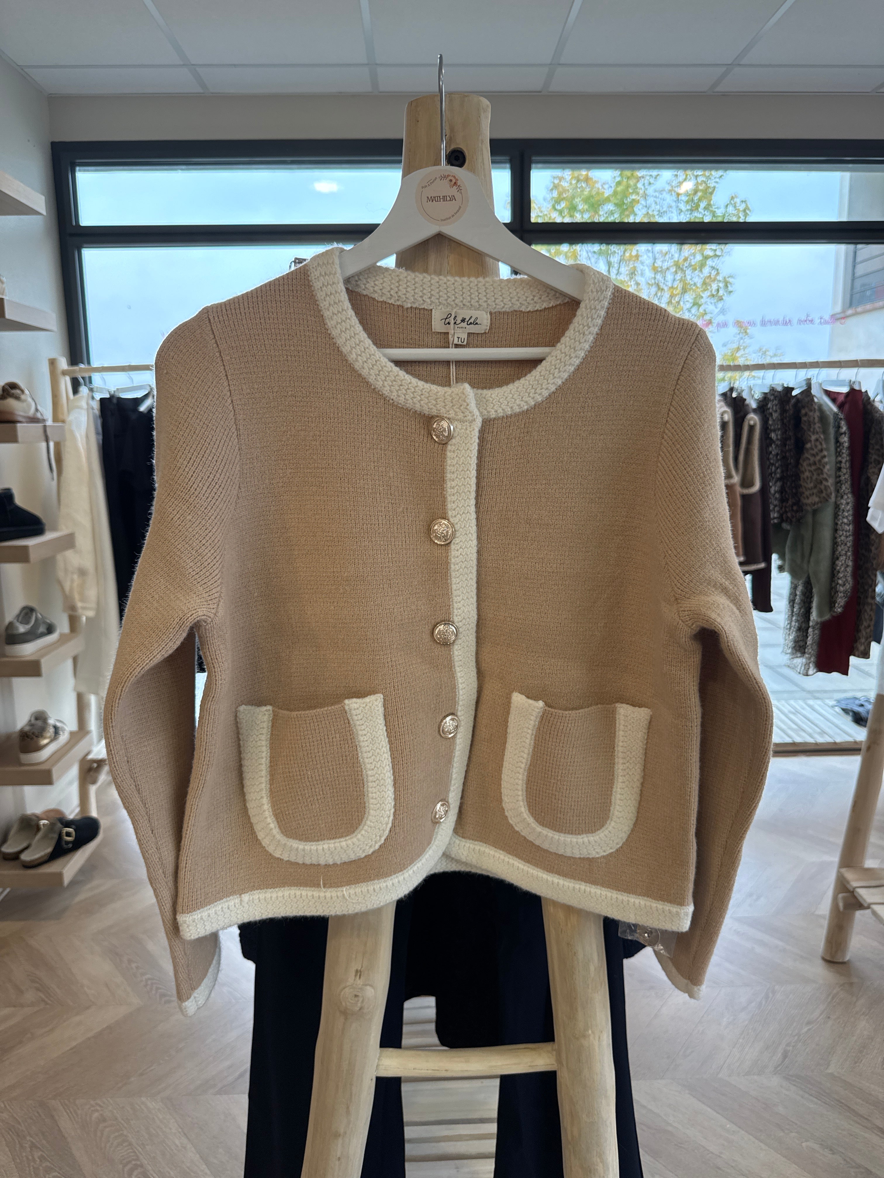 Gilet à boutons dorés