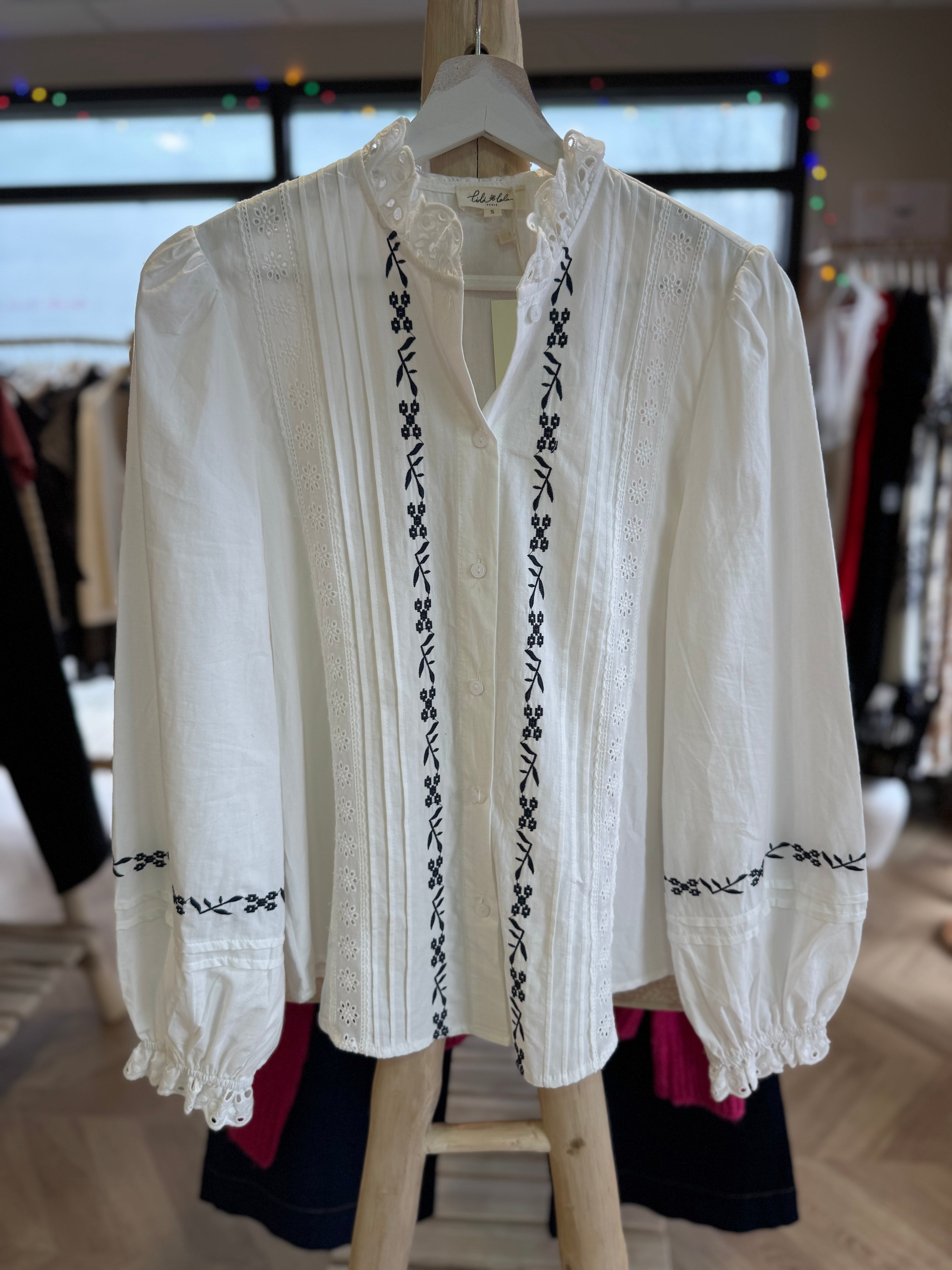 Chemise à motifs bleus