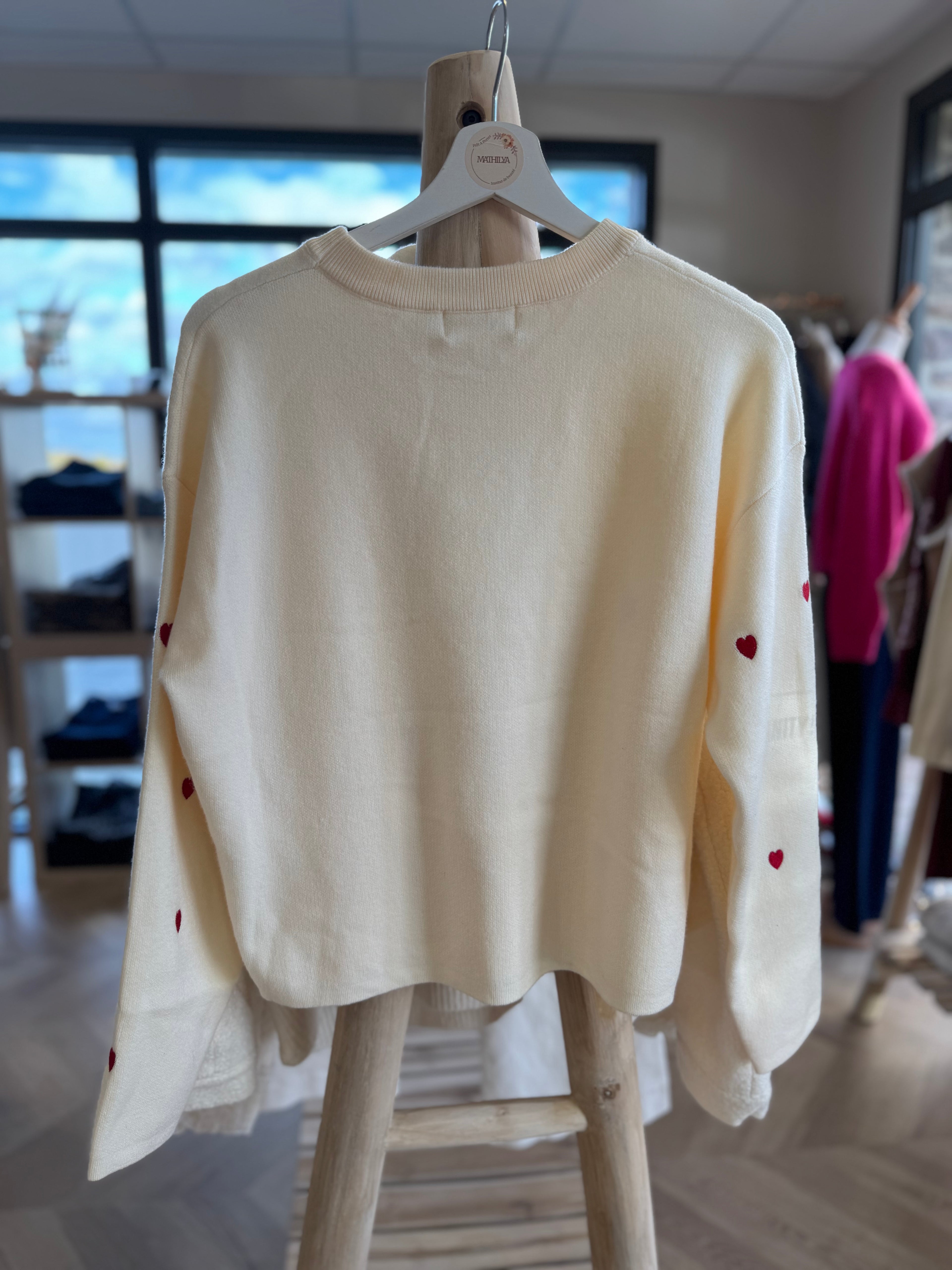 Pull à coeurs rouges