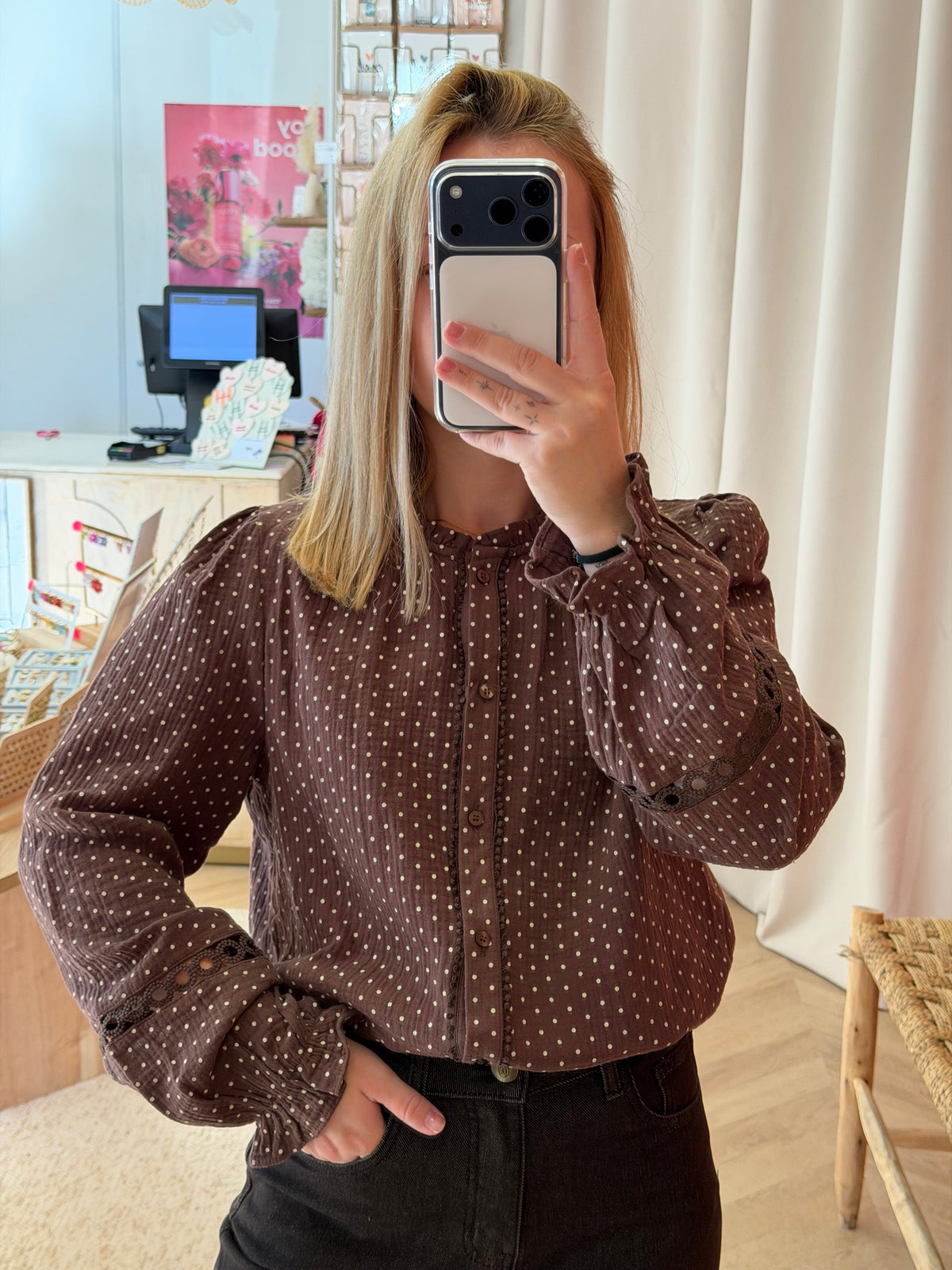 Chemise marron à pois blanc