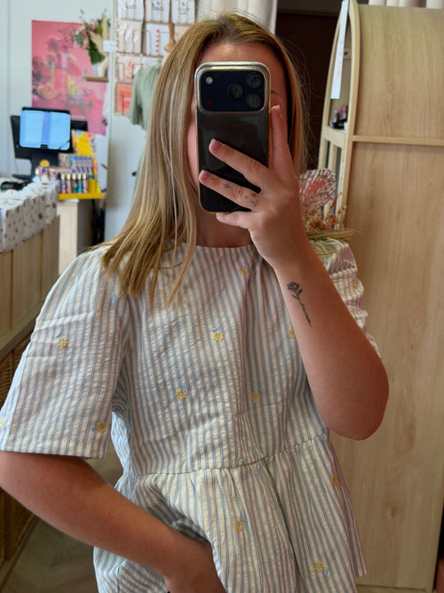 Blouse rayée à fleurs brodées