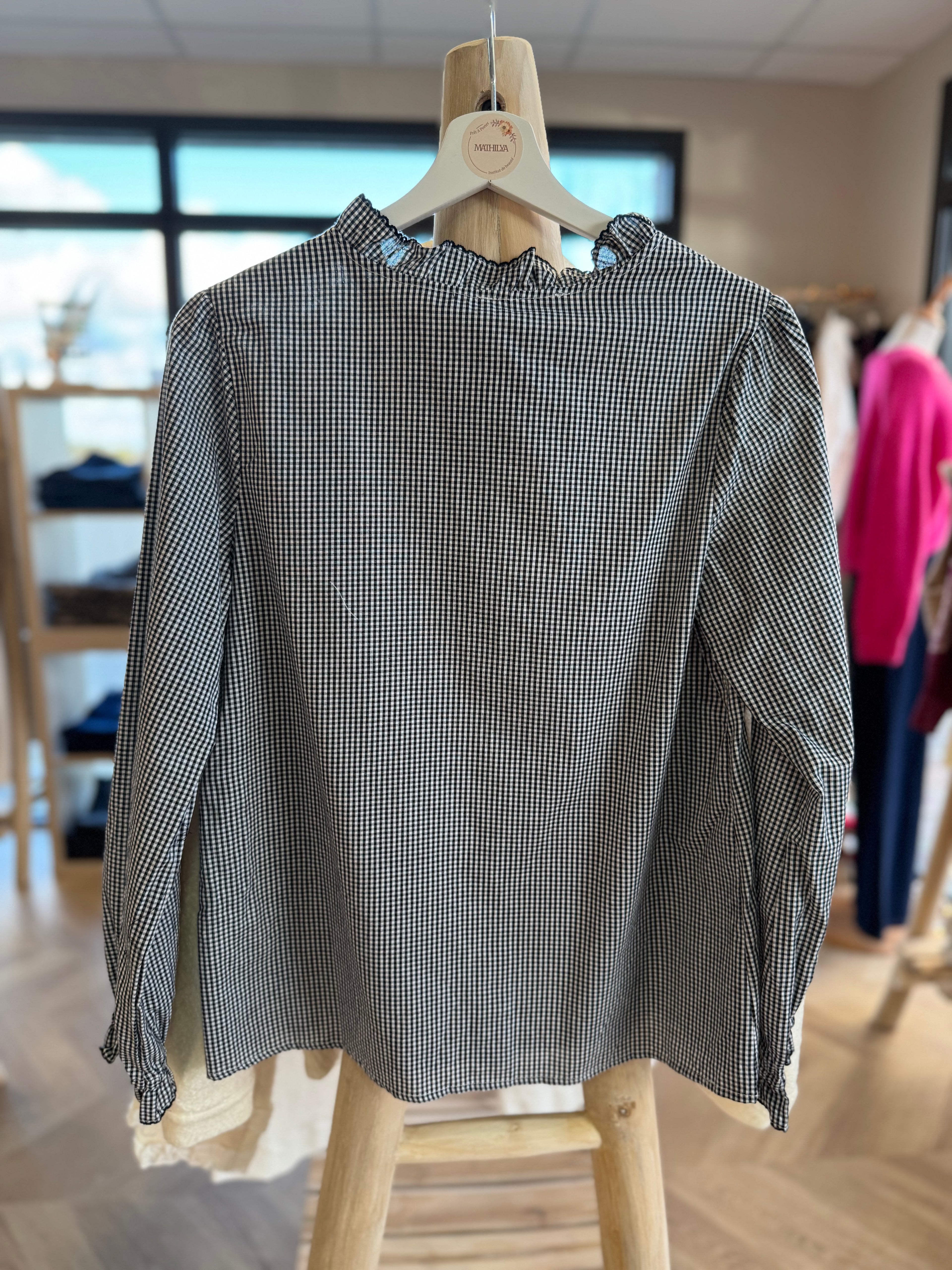 Chemise à carreaux noirs