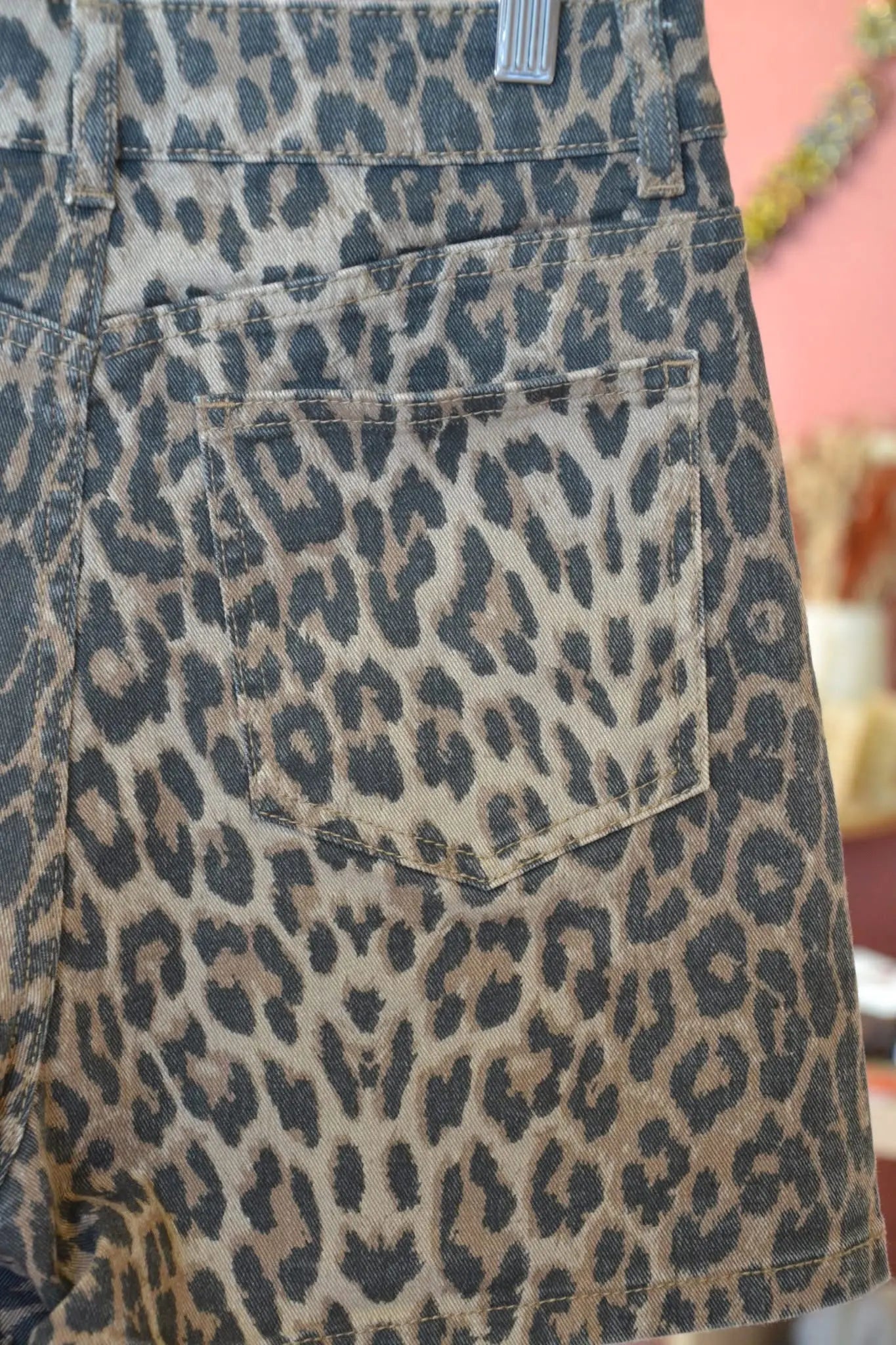 Jupe-short en jeans léopard