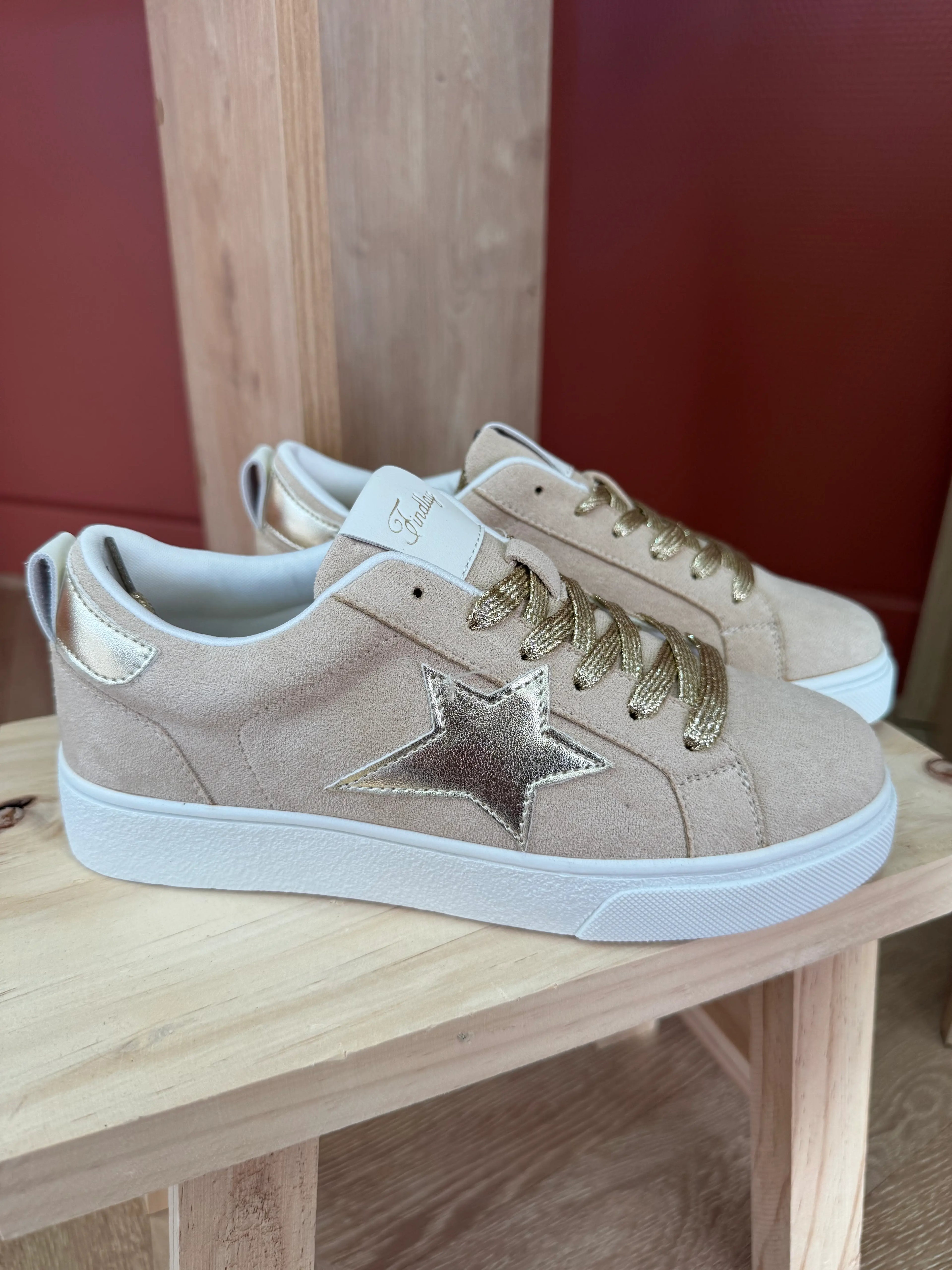 Baskets beige et  doré étoile