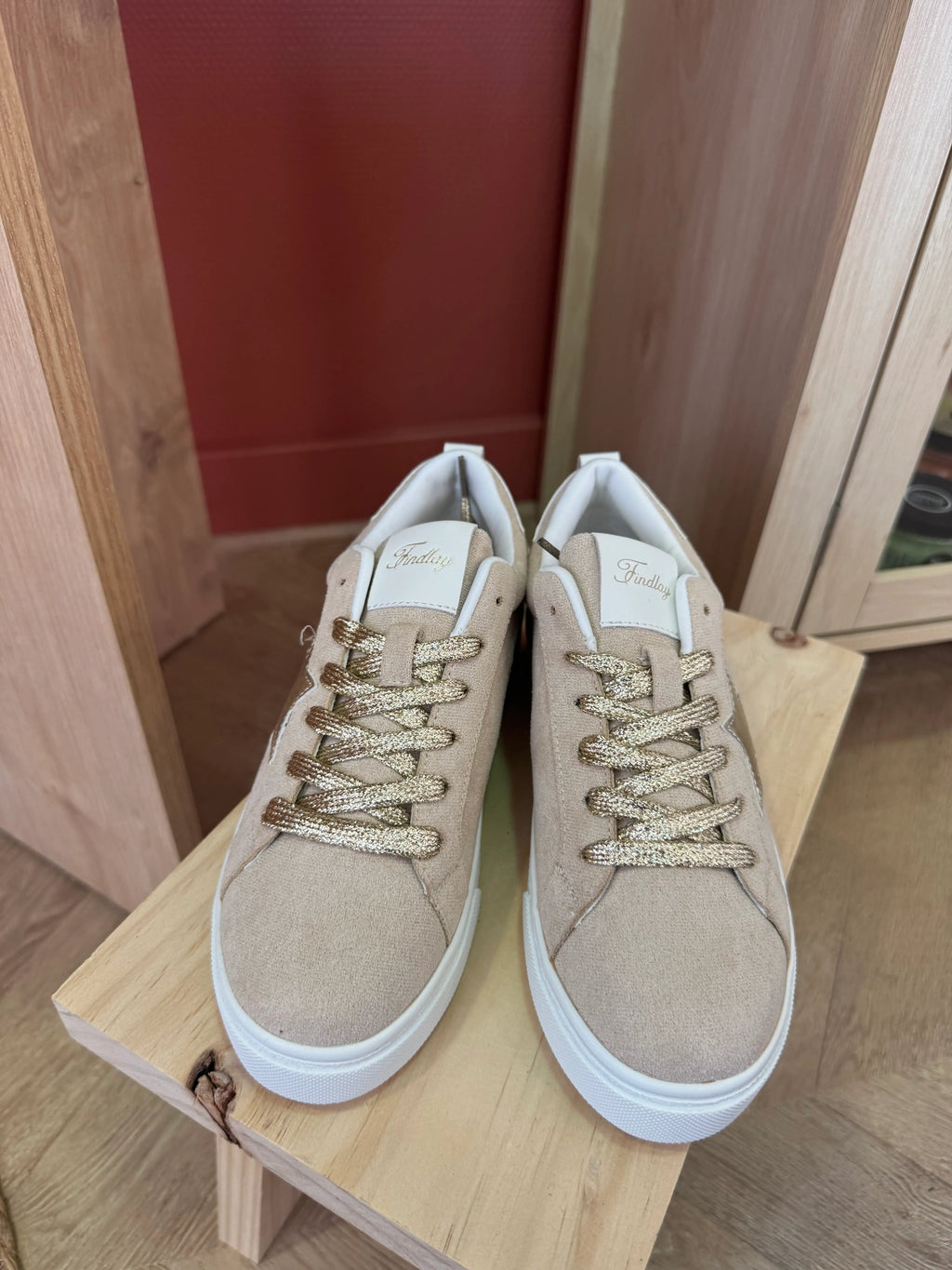 Baskets beige et  doré étoile