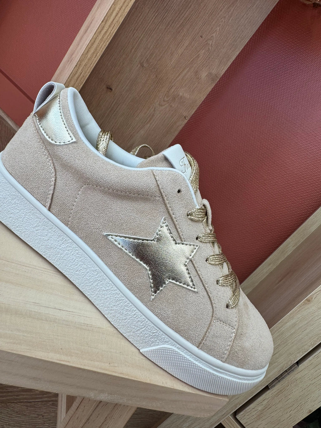 Baskets beige et  doré étoile