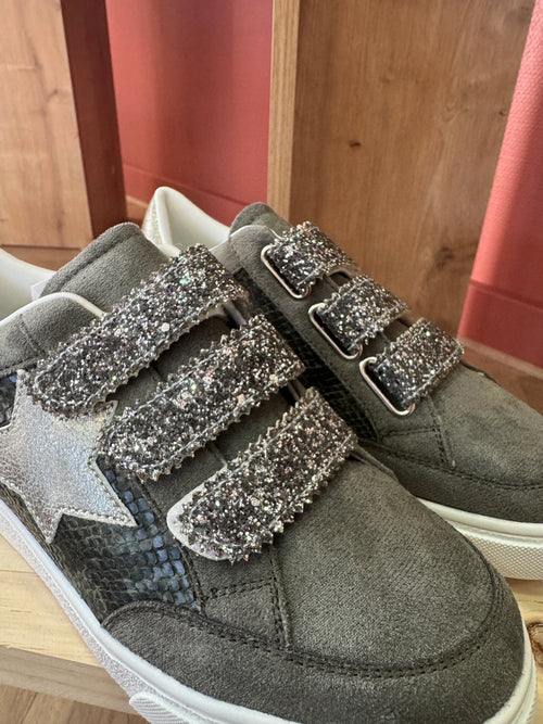 Baskets grise foncé effet daim avec empiècements coco vert