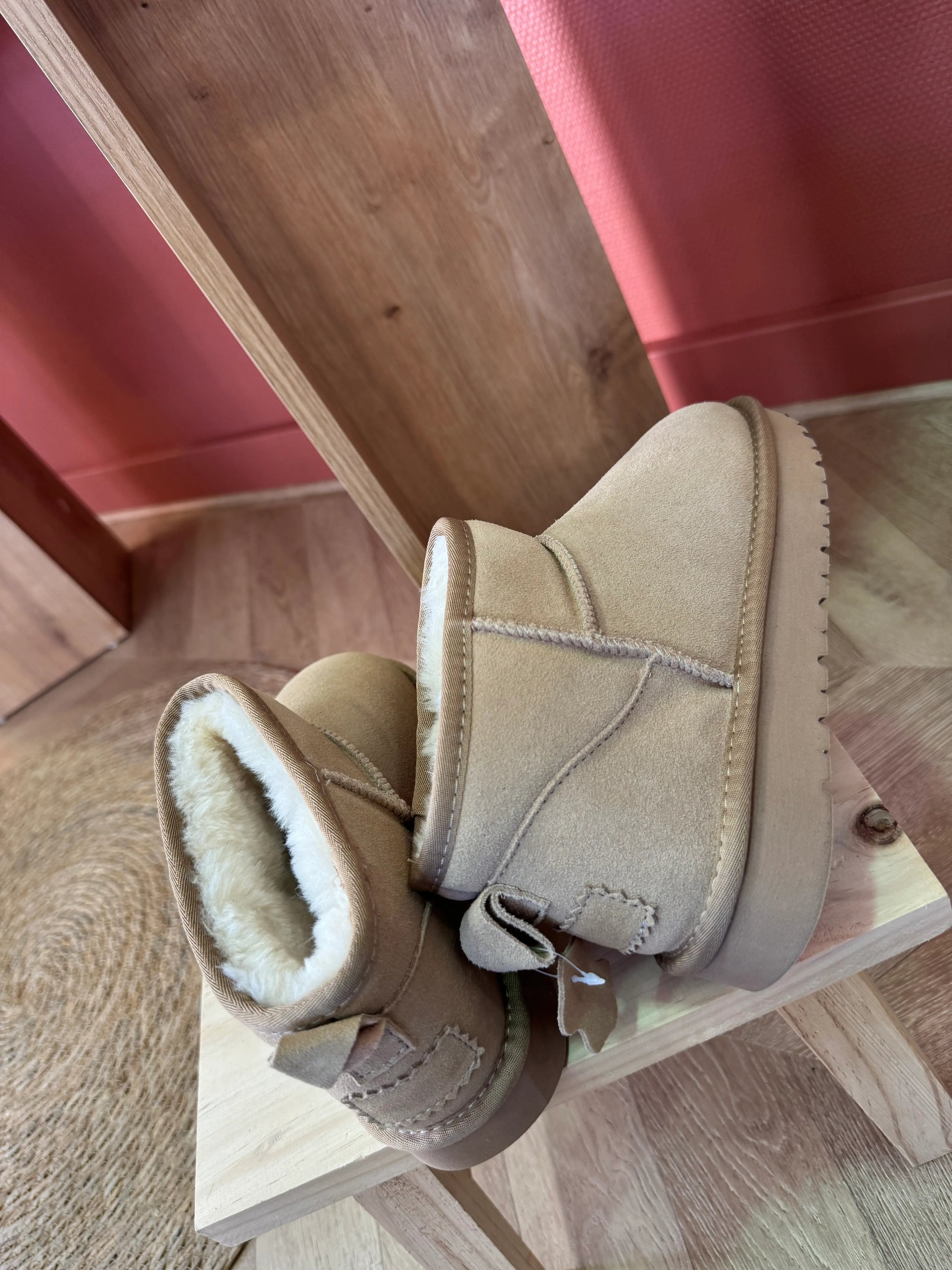 Bottines beige cuir imitation UGG
