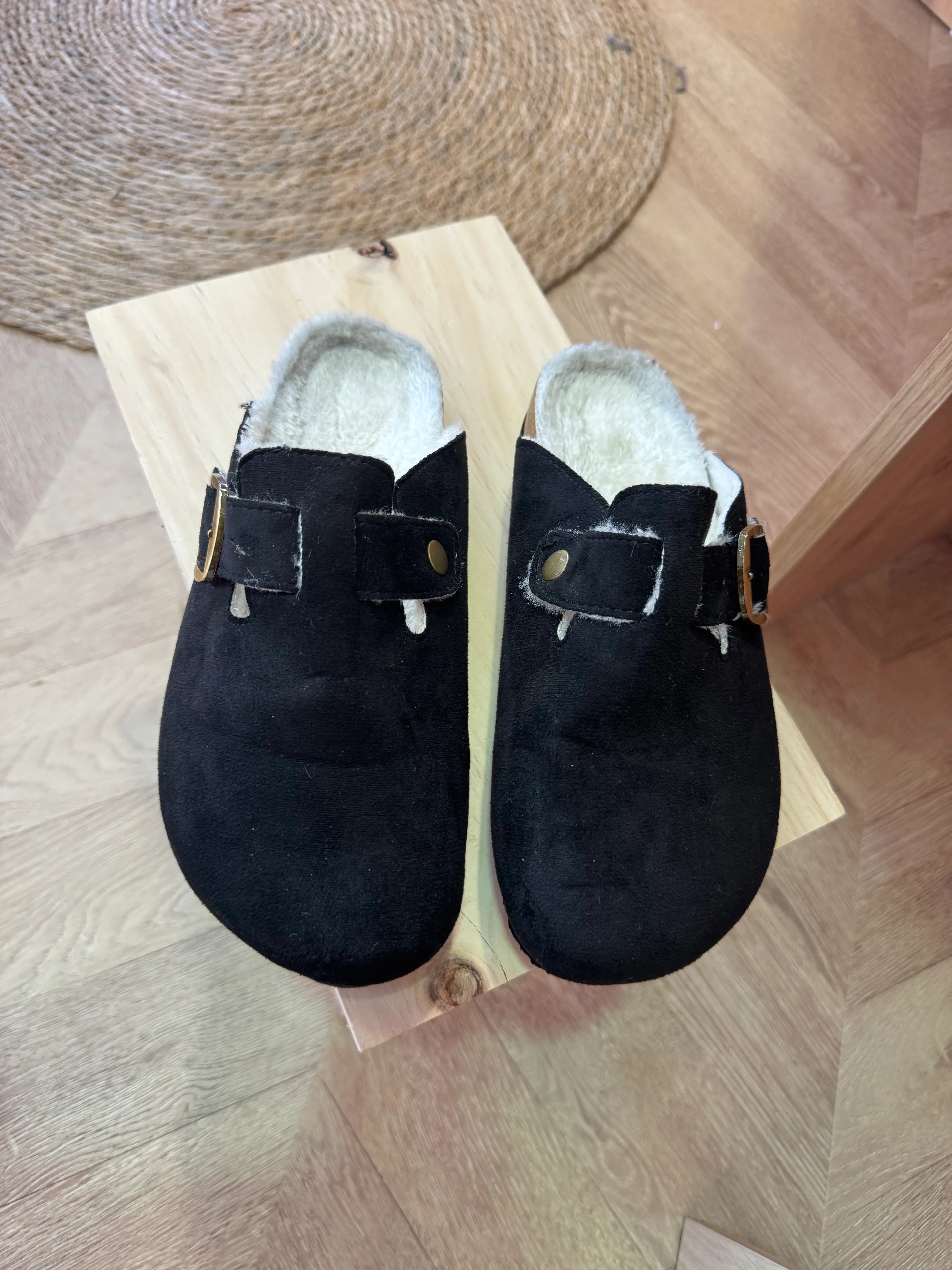 Mules fourrées noires