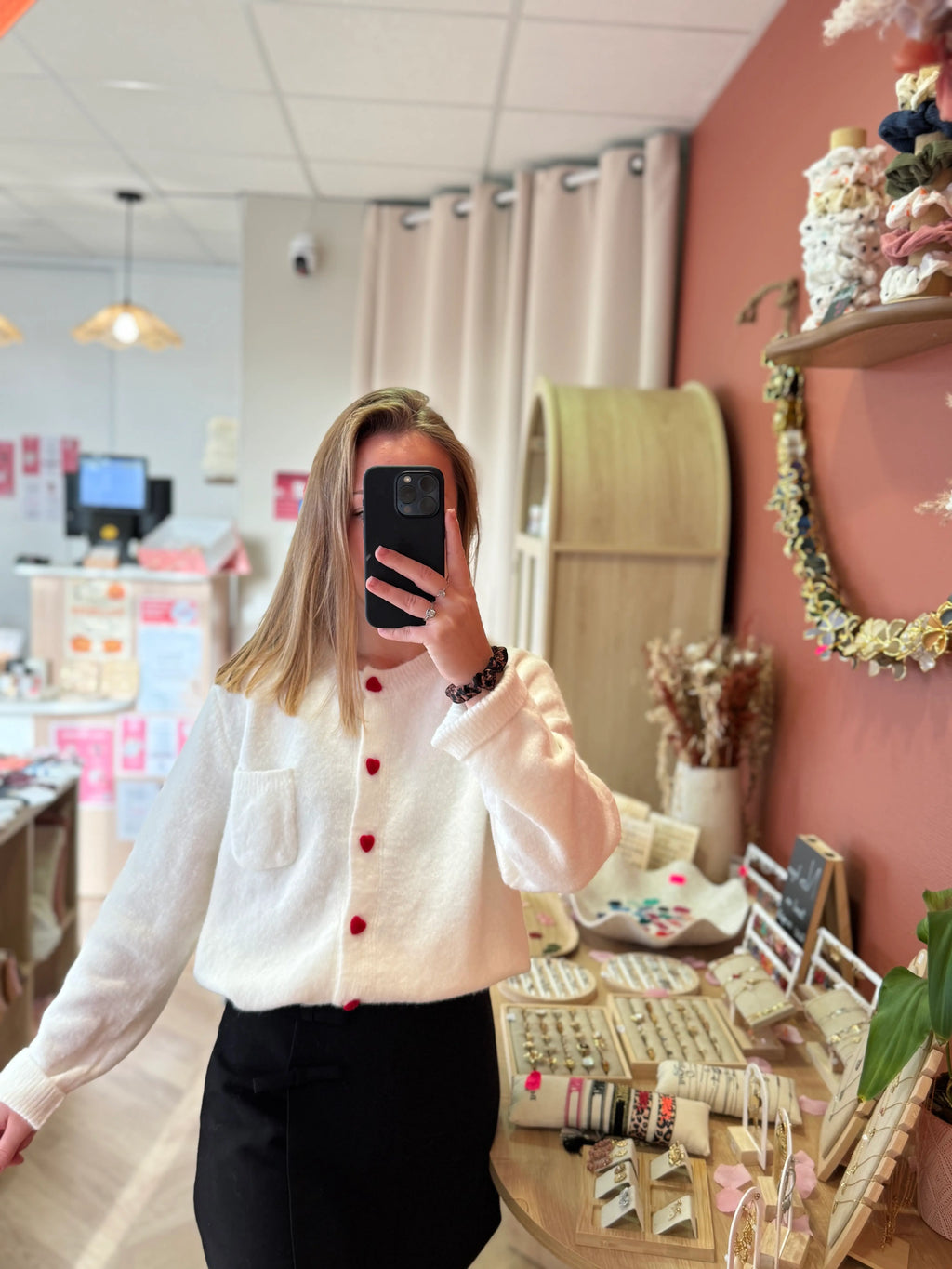 Gilet blanc à coeurs rouges