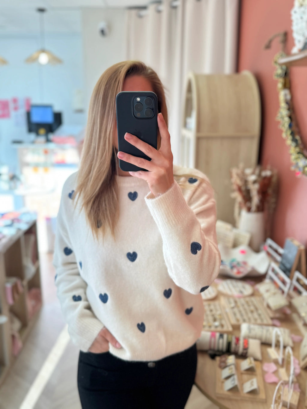 Pull à coeurs bleus