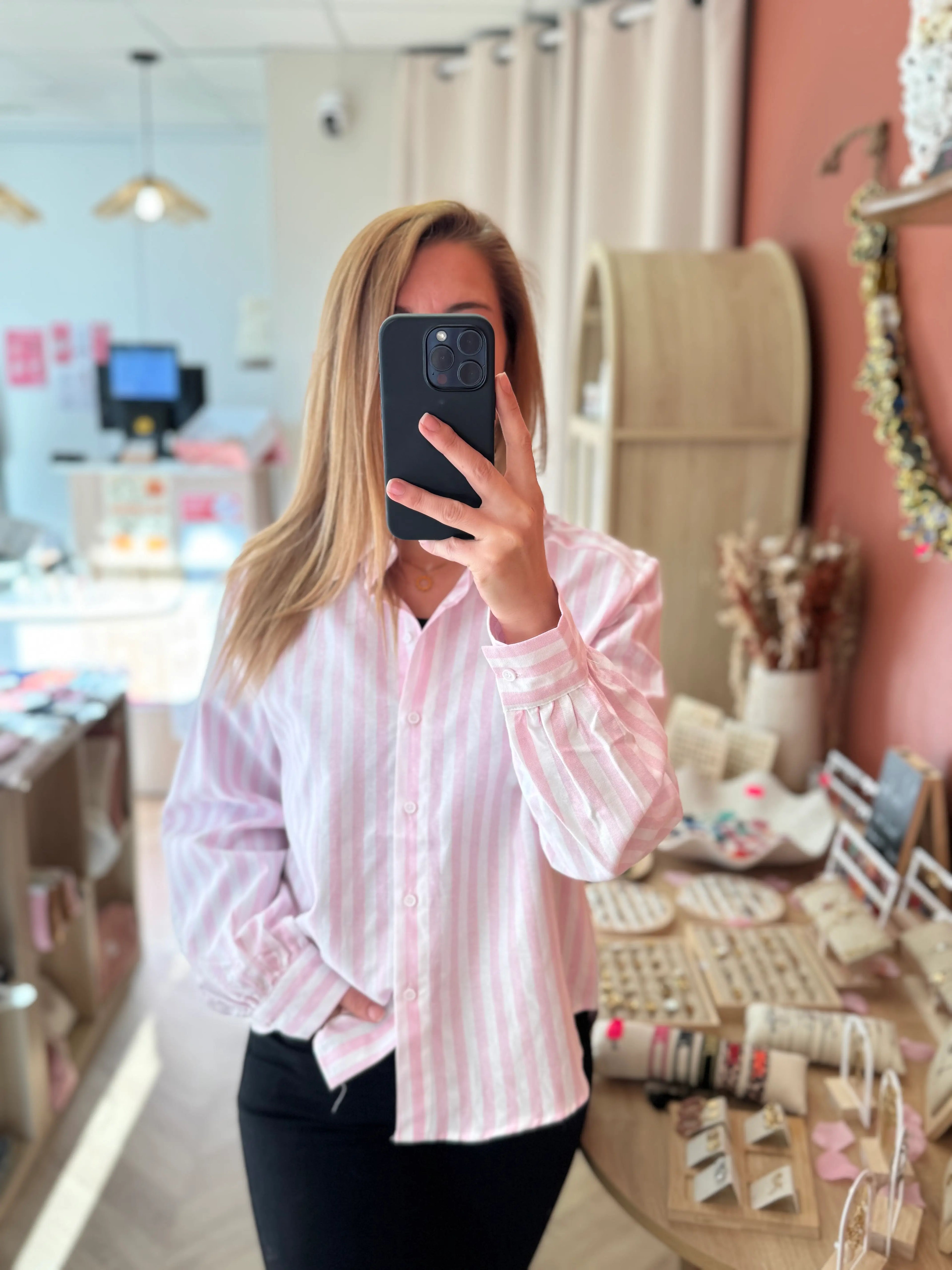 Chemise à rayures roses et blanches