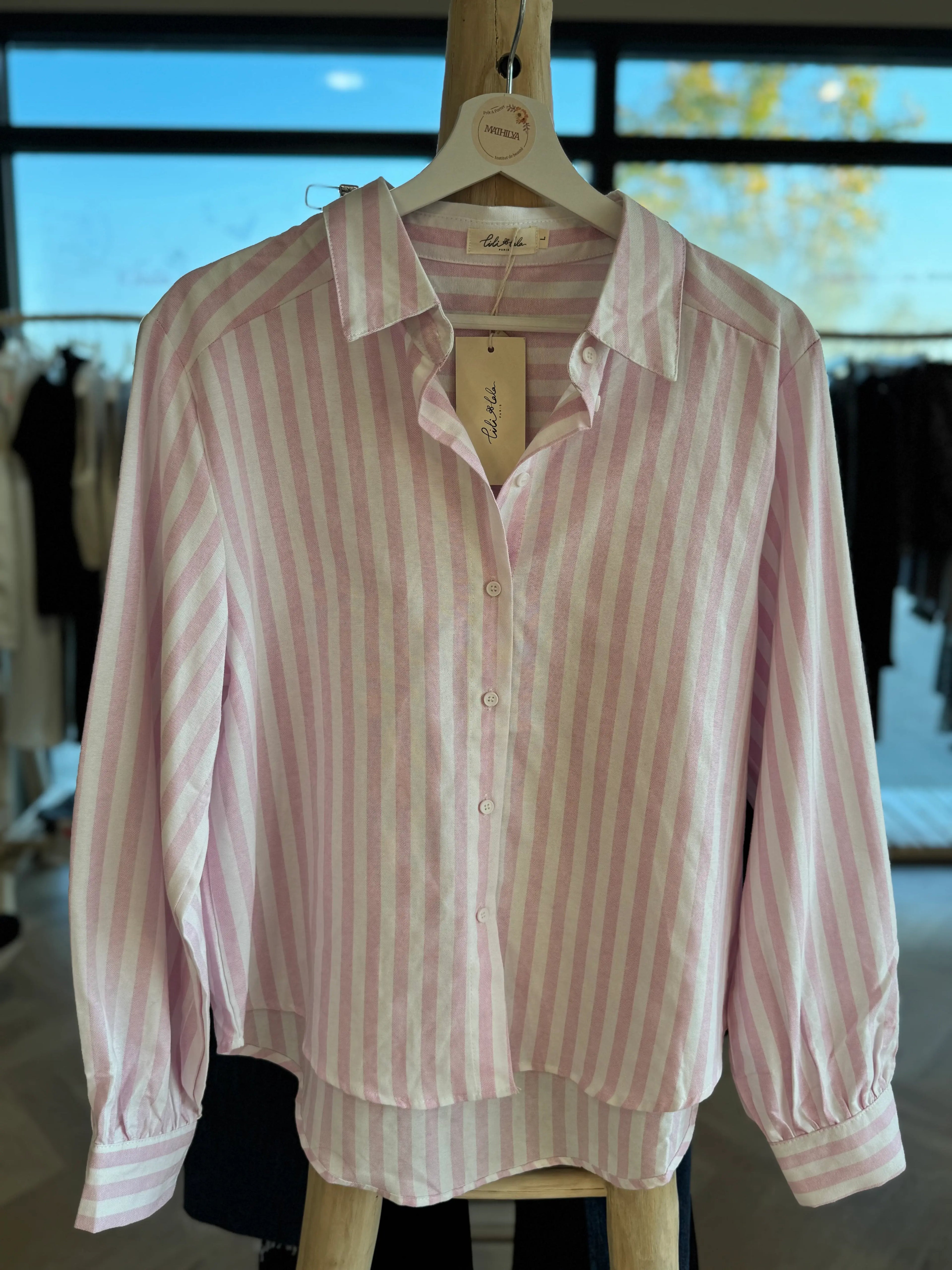 Chemise à rayures roses et blanches