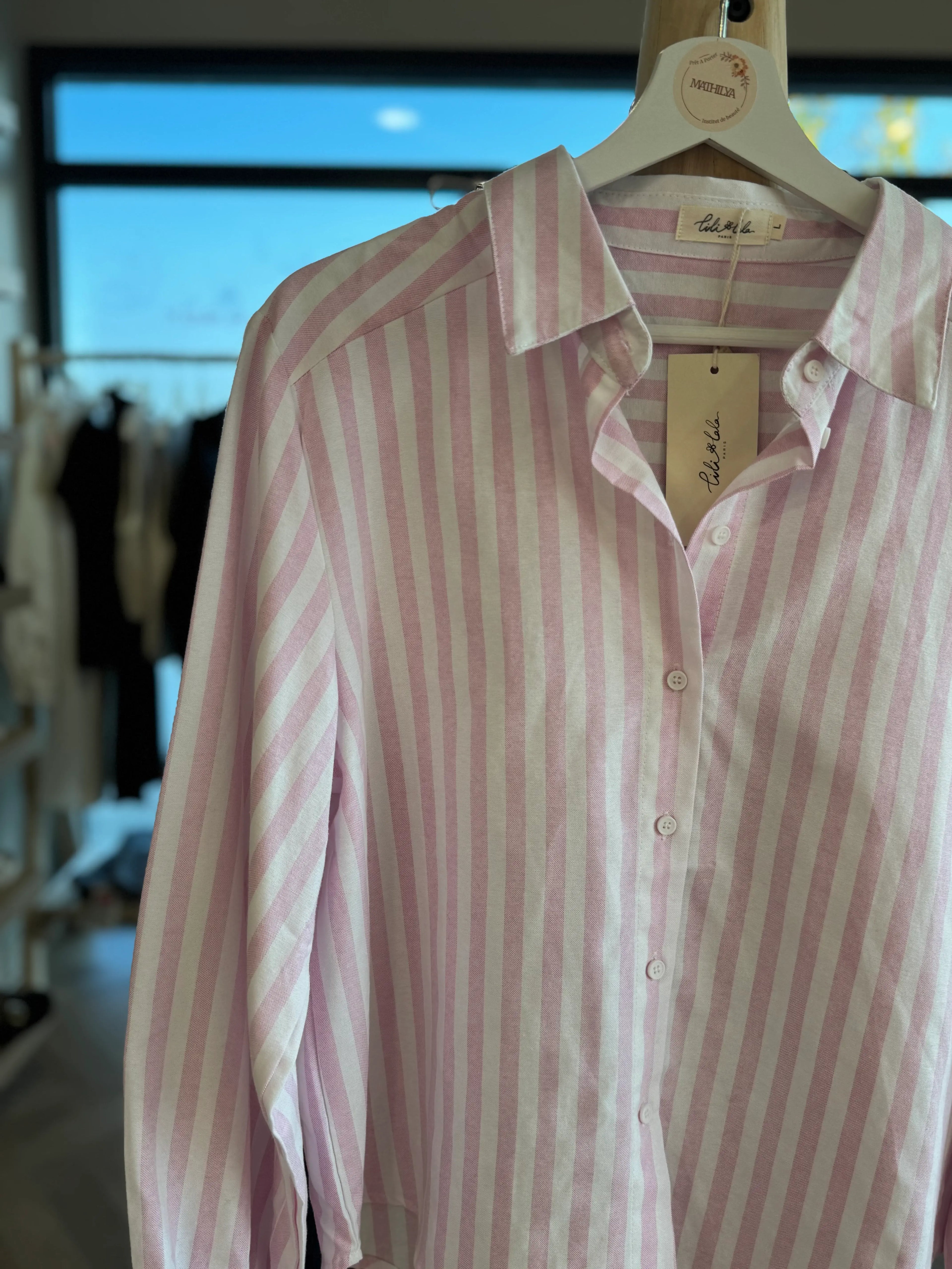 Chemise à rayures roses et blanches