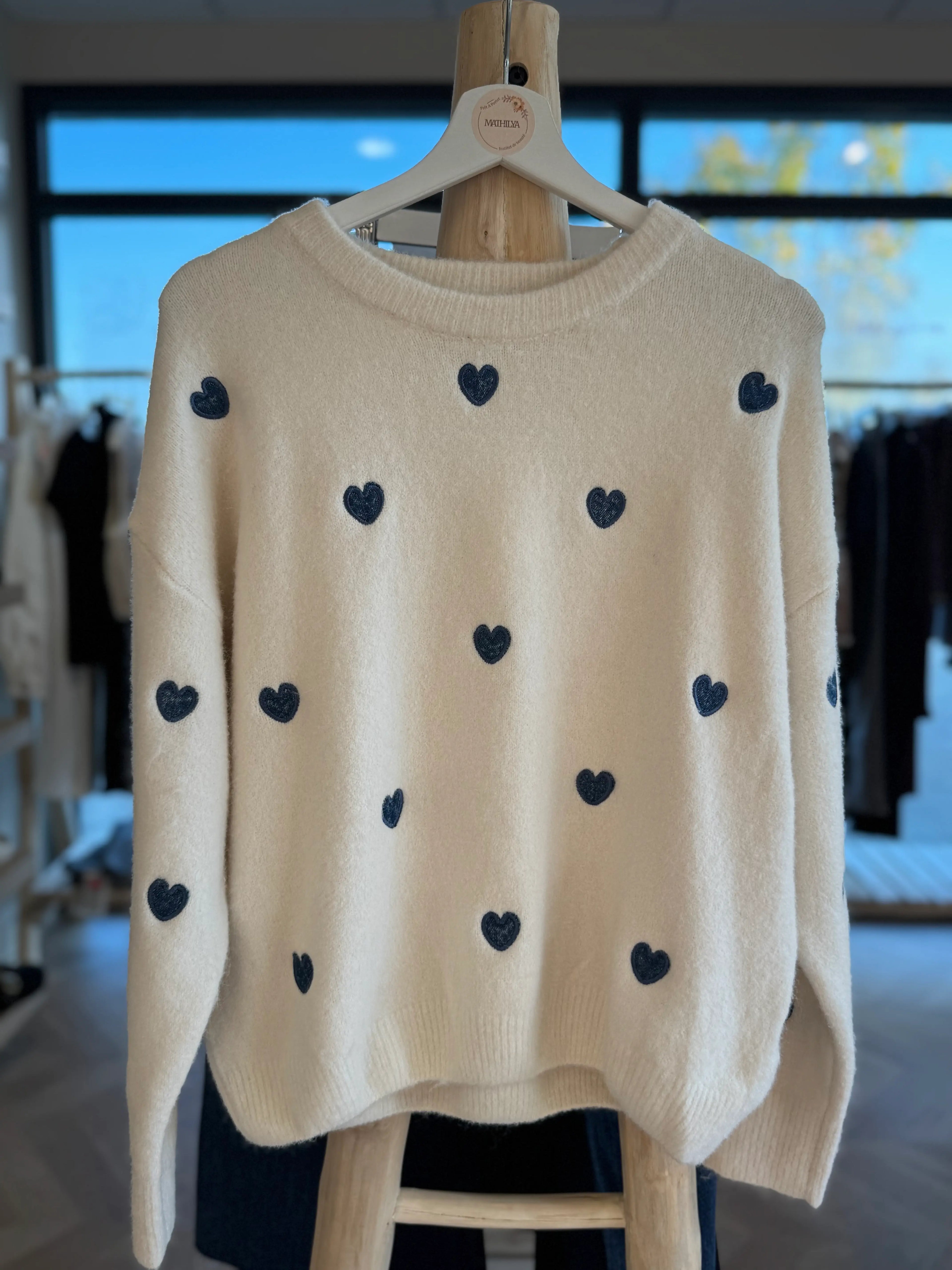 Pull à coeurs bleus