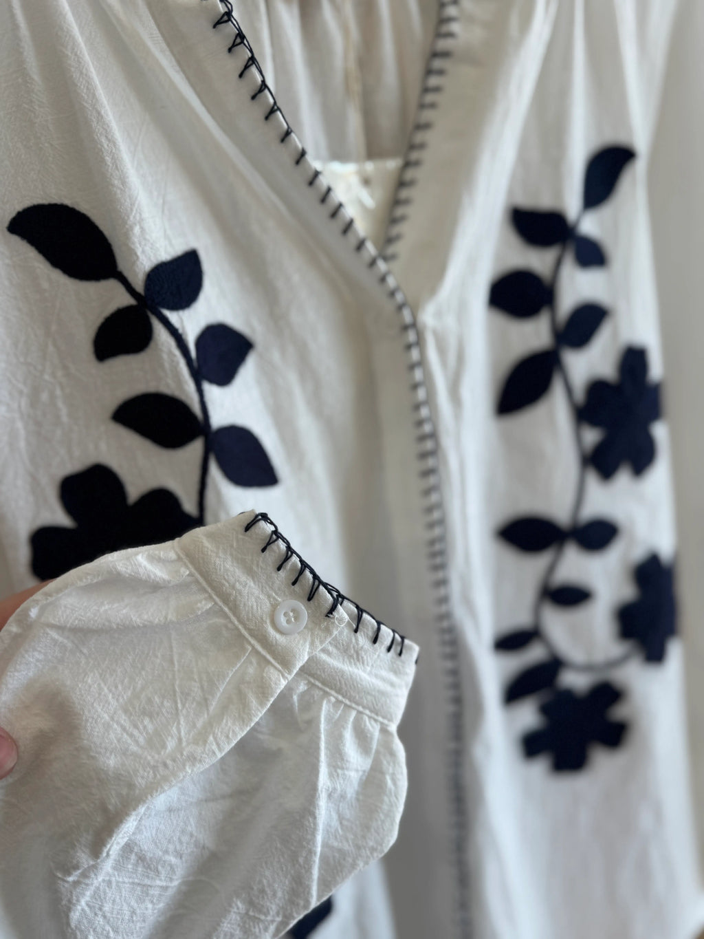 Chemise Brodée Blanche et Marine