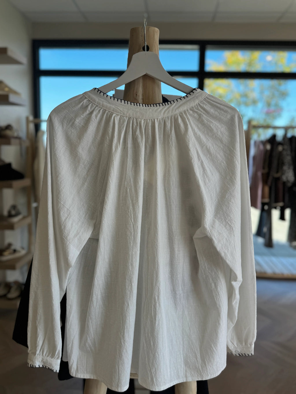 Chemise Brodée Blanche et Marine