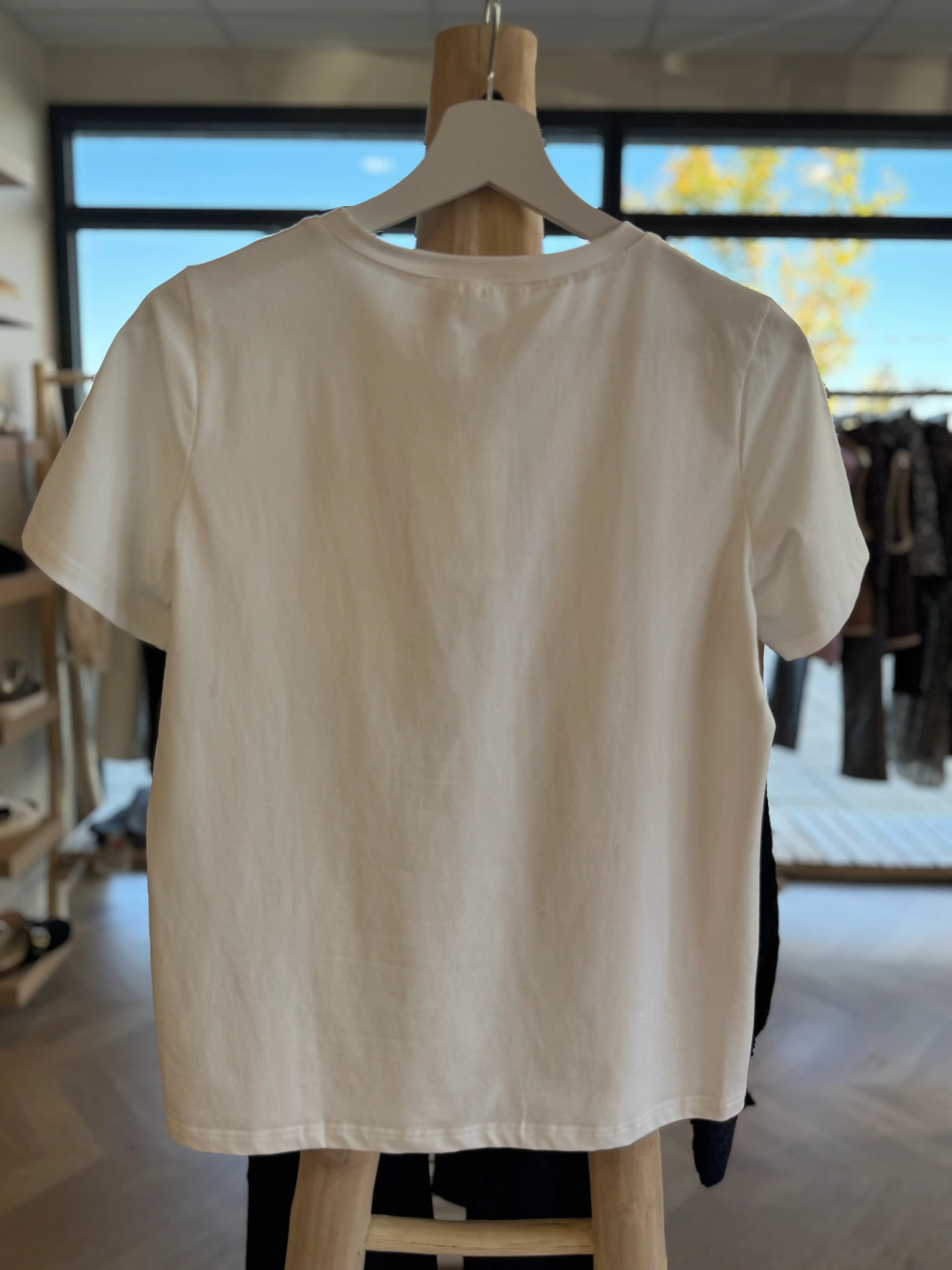 T-shirt à coeurs rouges