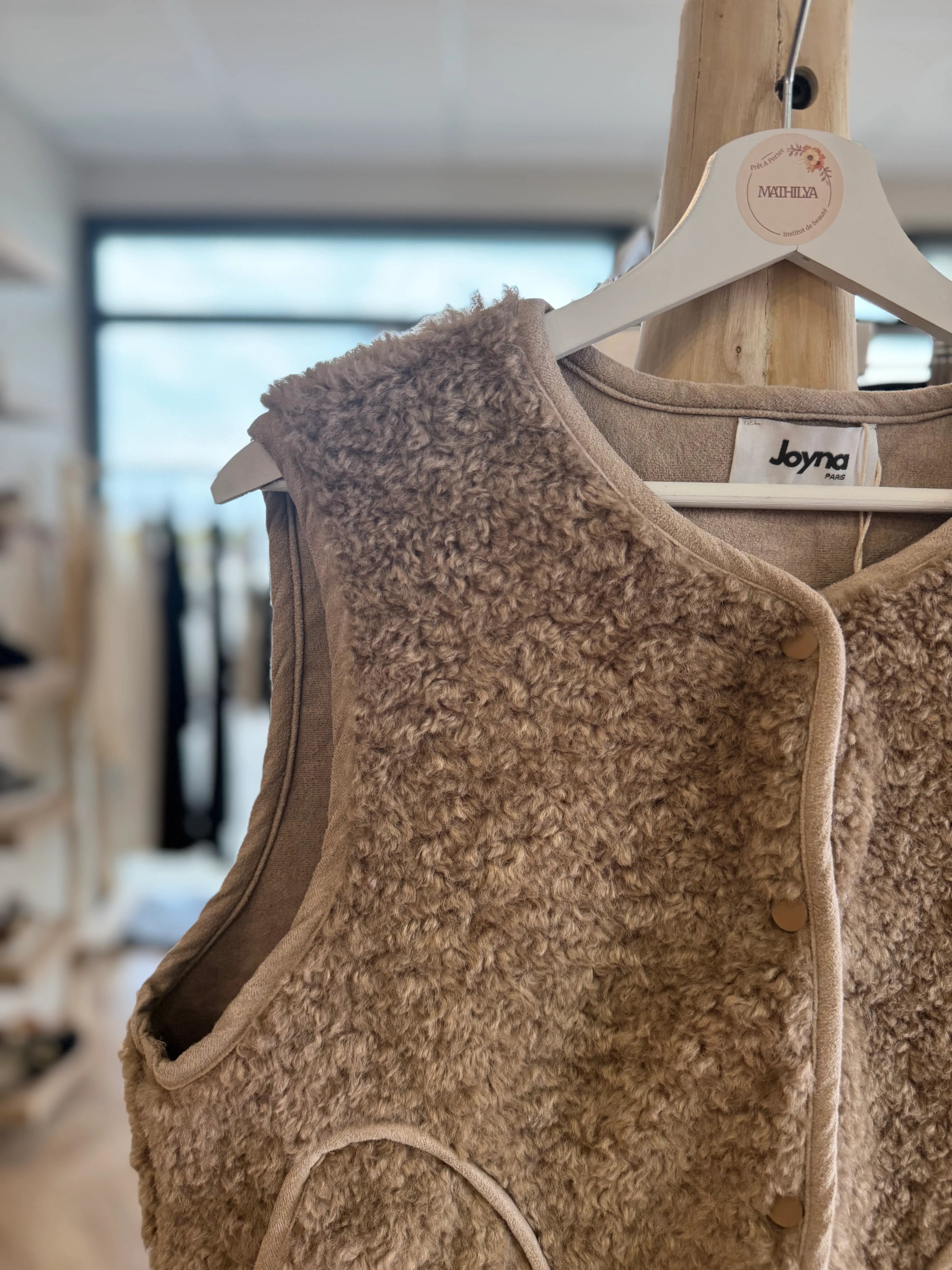 Gilet en moumoute beige camel