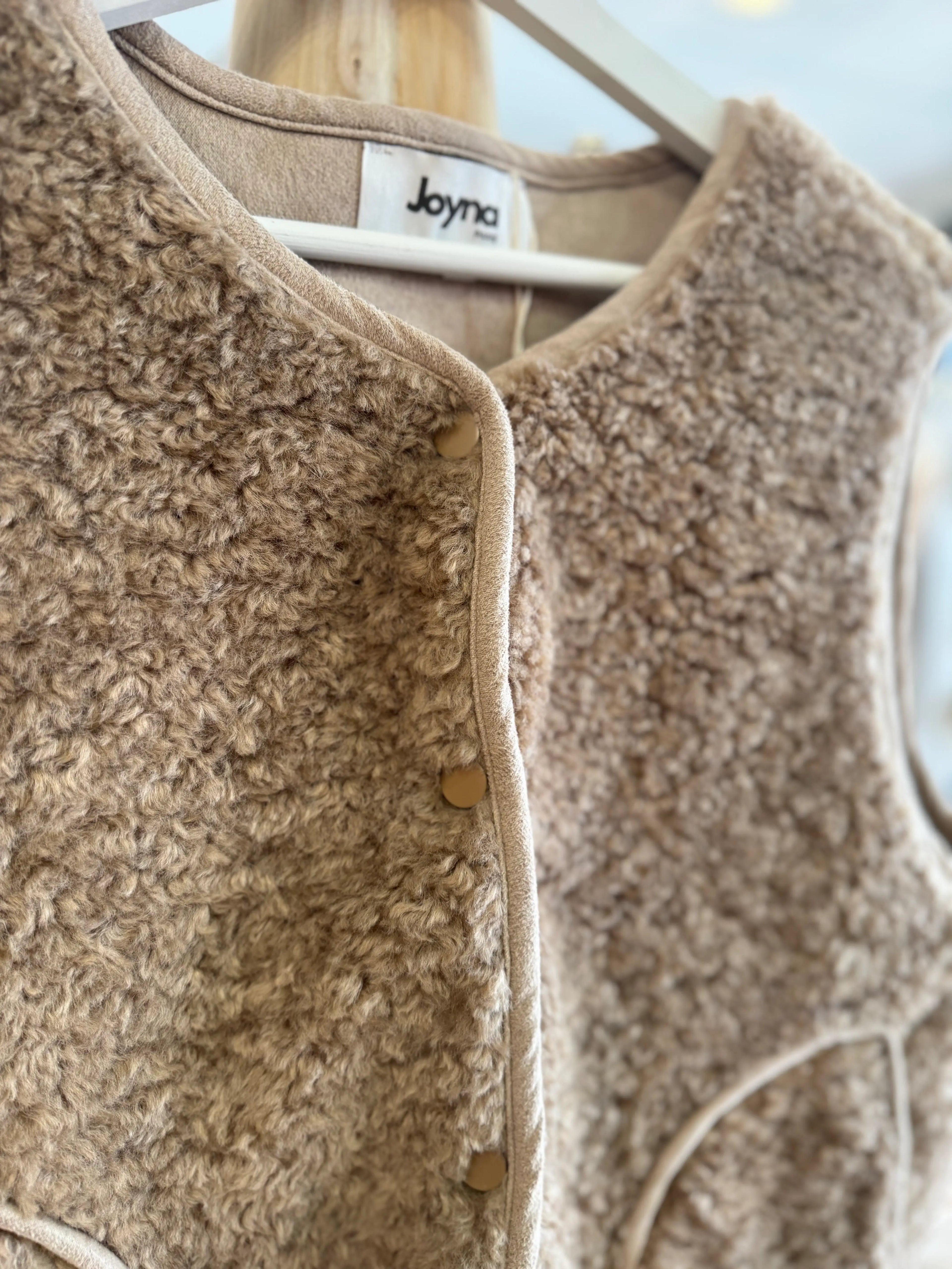 Gilet en moumoute beige camel
