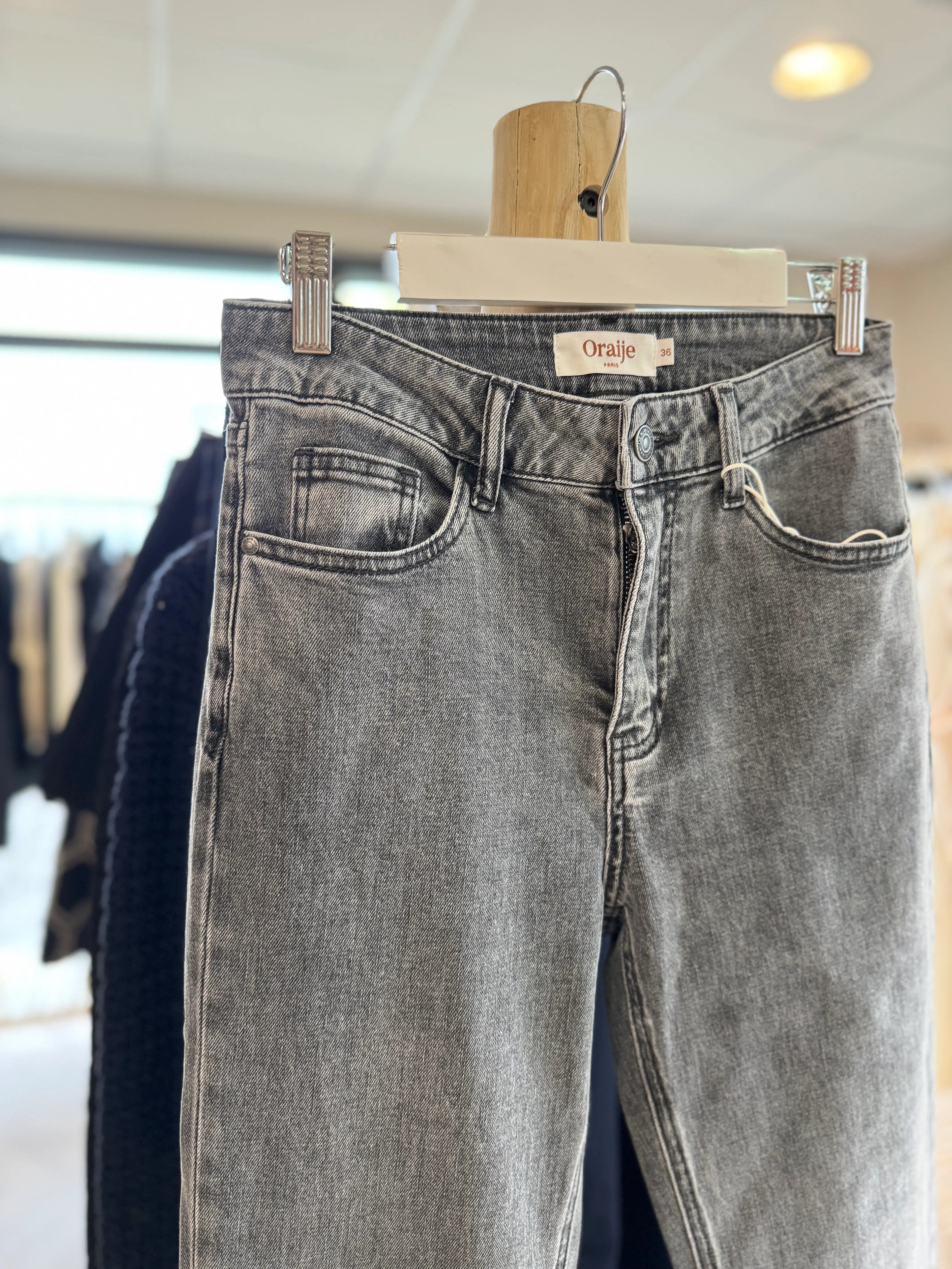 Jean Maryline gris Oraije