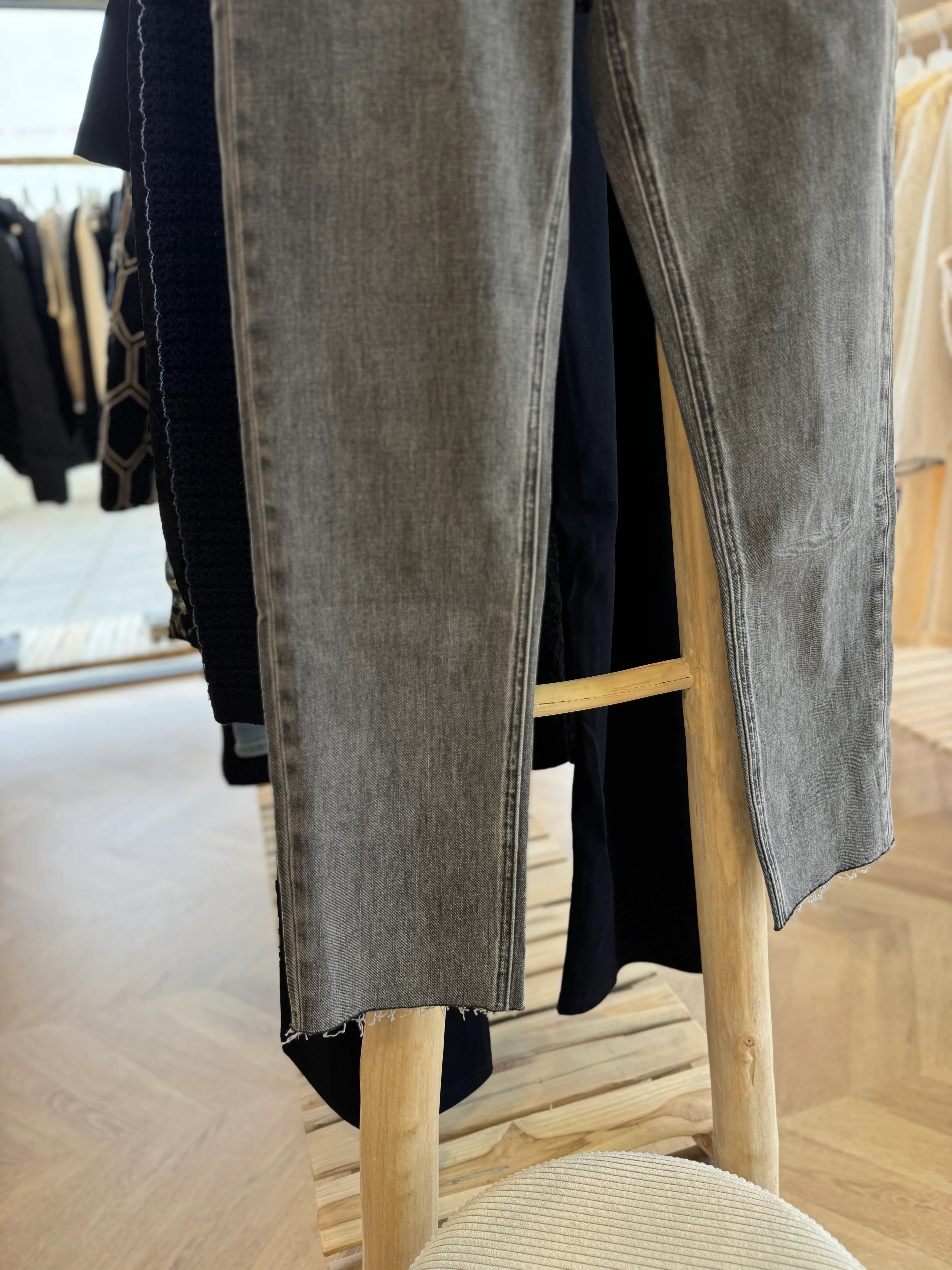 Jean Maryline gris Oraije