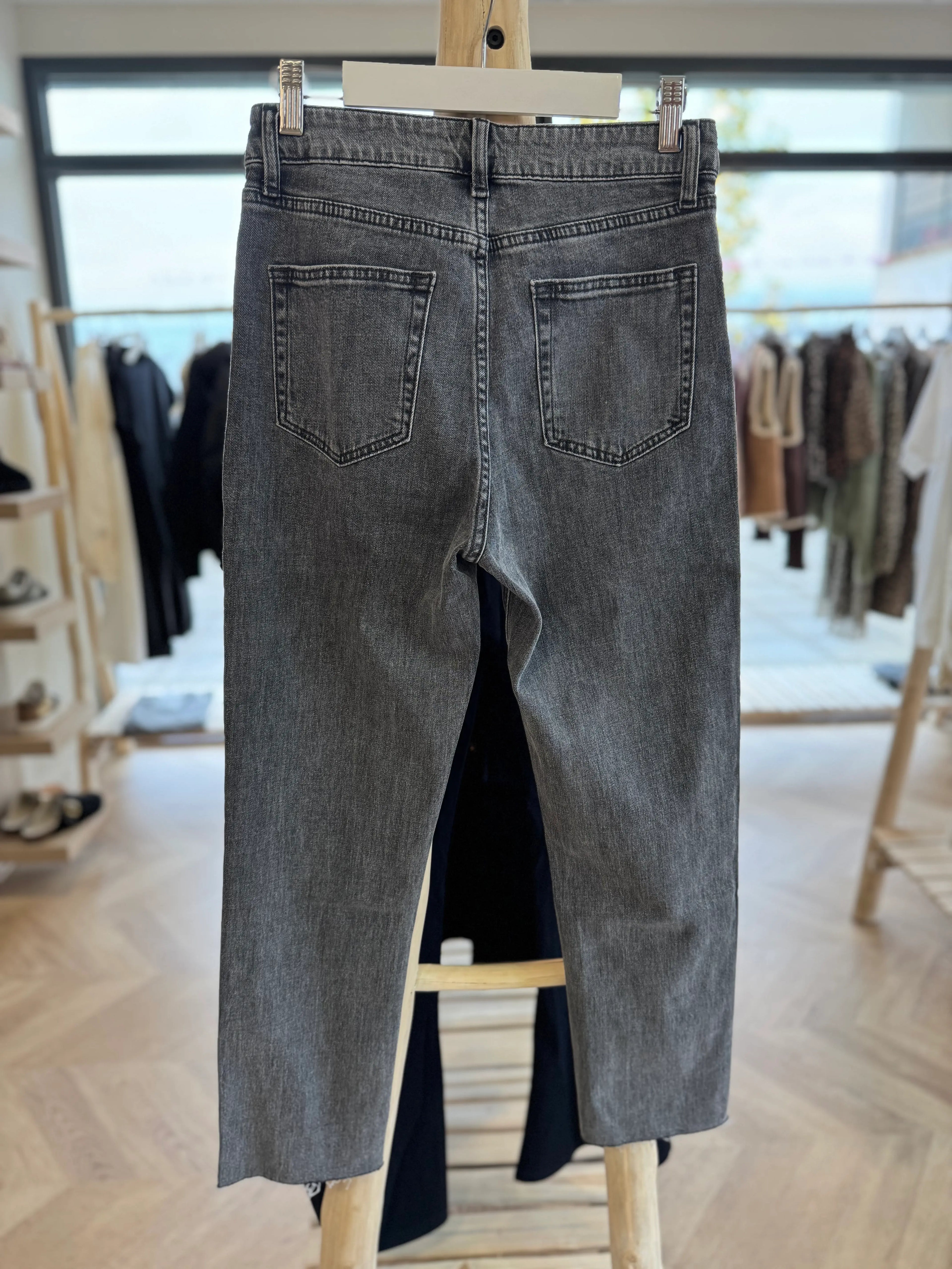 Jean Maryline gris Oraije