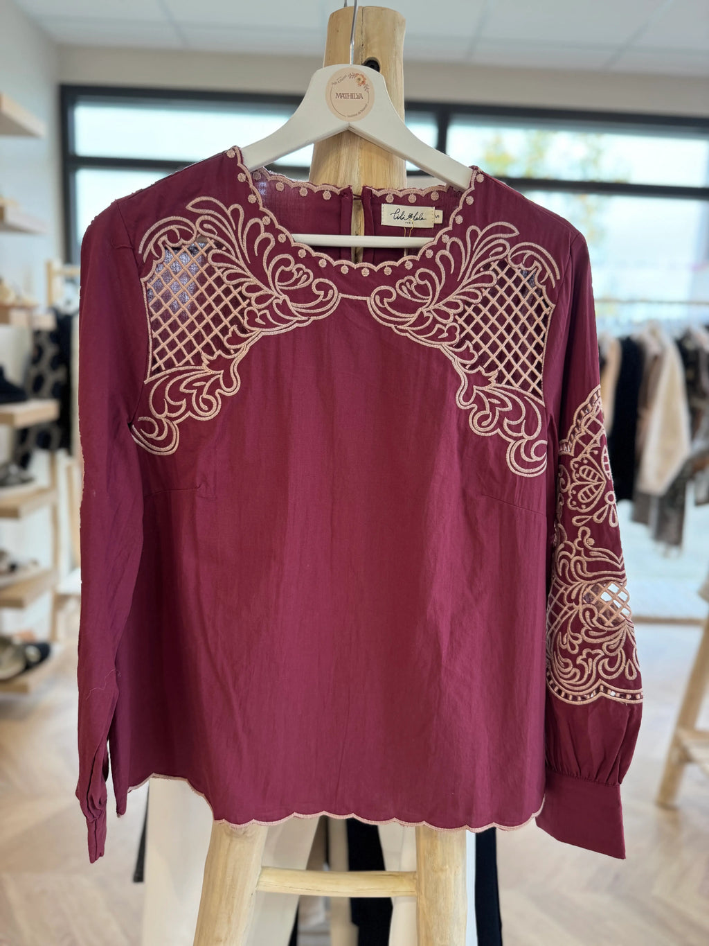 Blouse bordeaux brodée