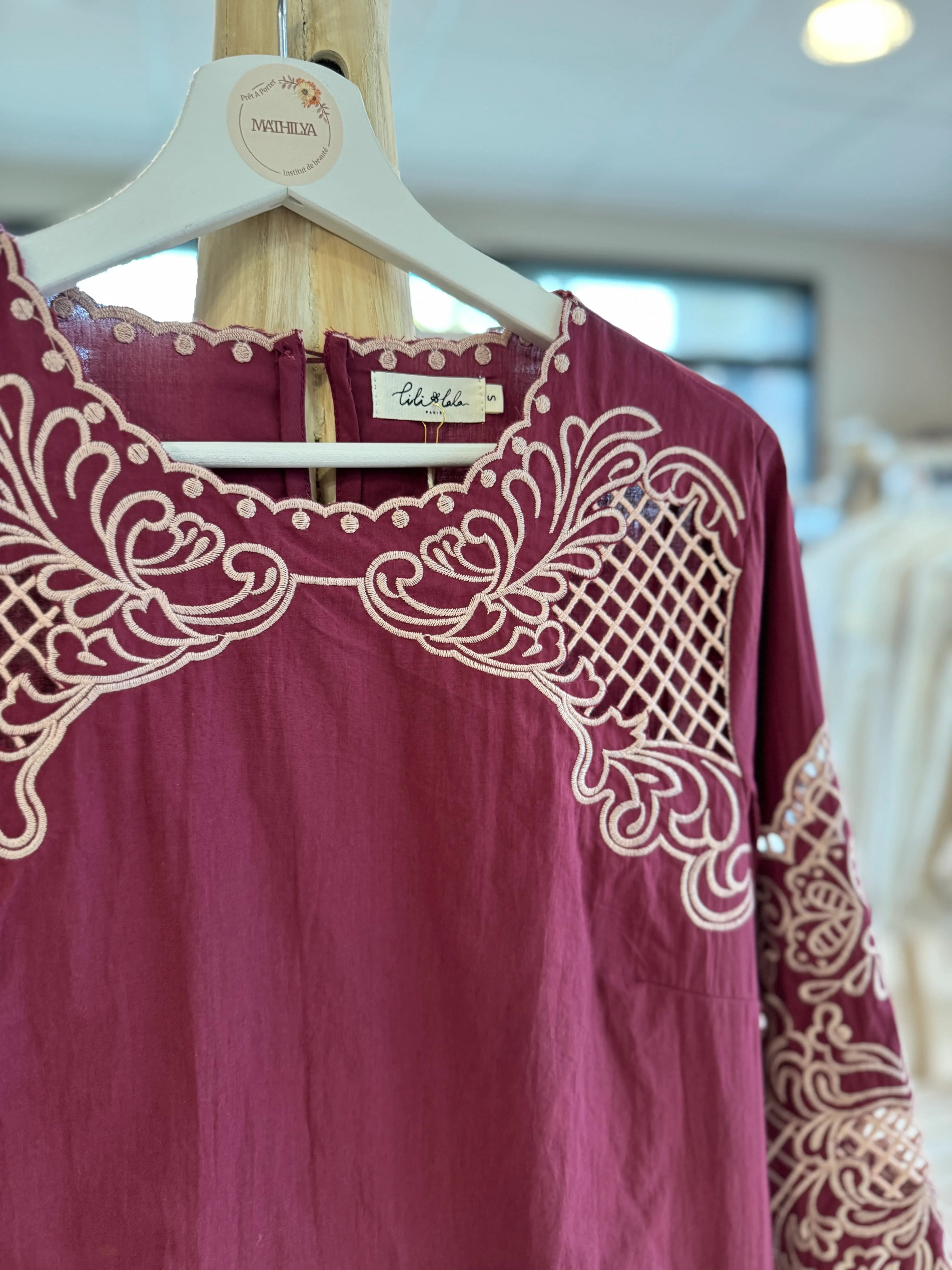 Blouse bordeaux brodée