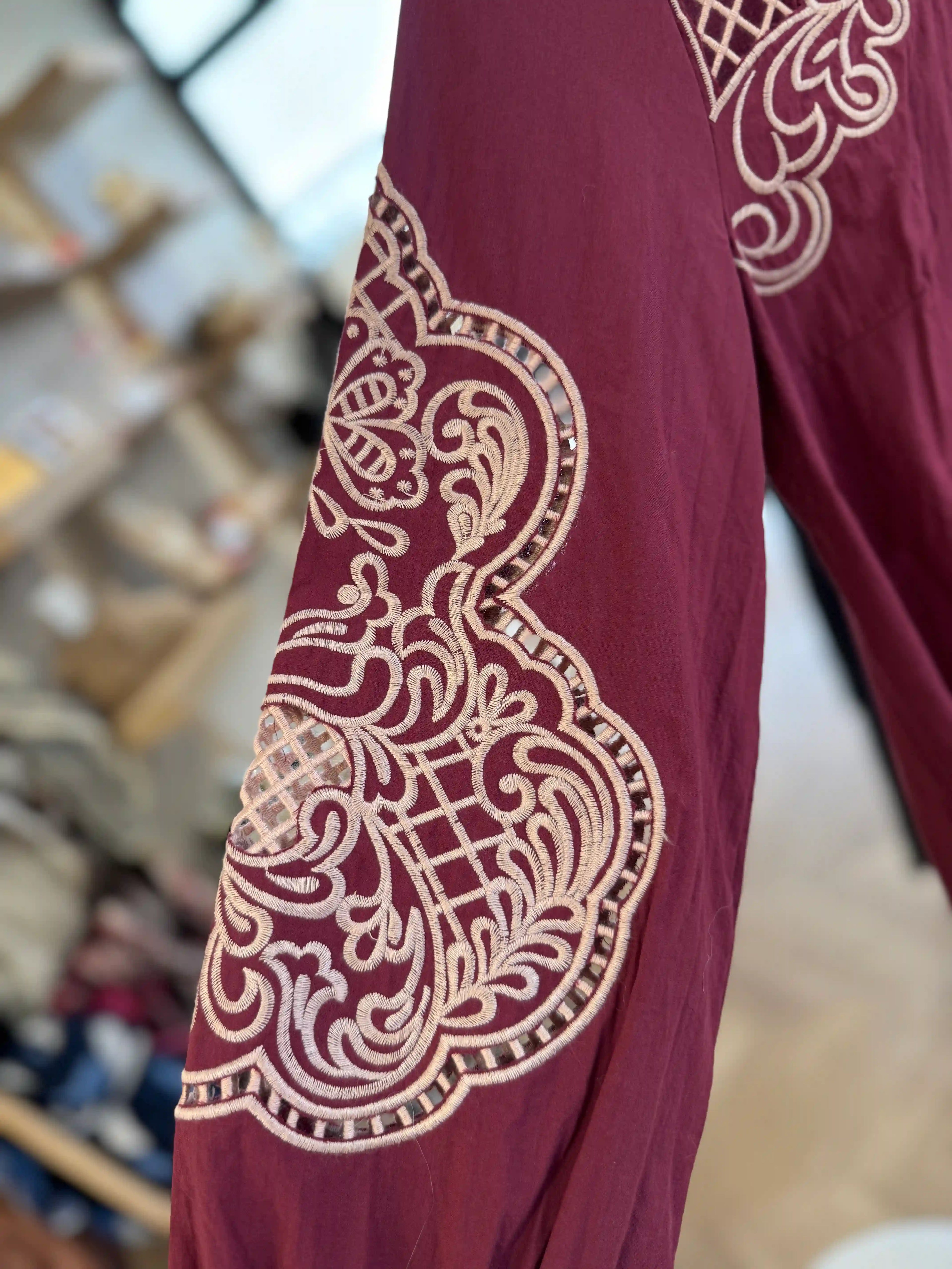 Blouse bordeaux brodée