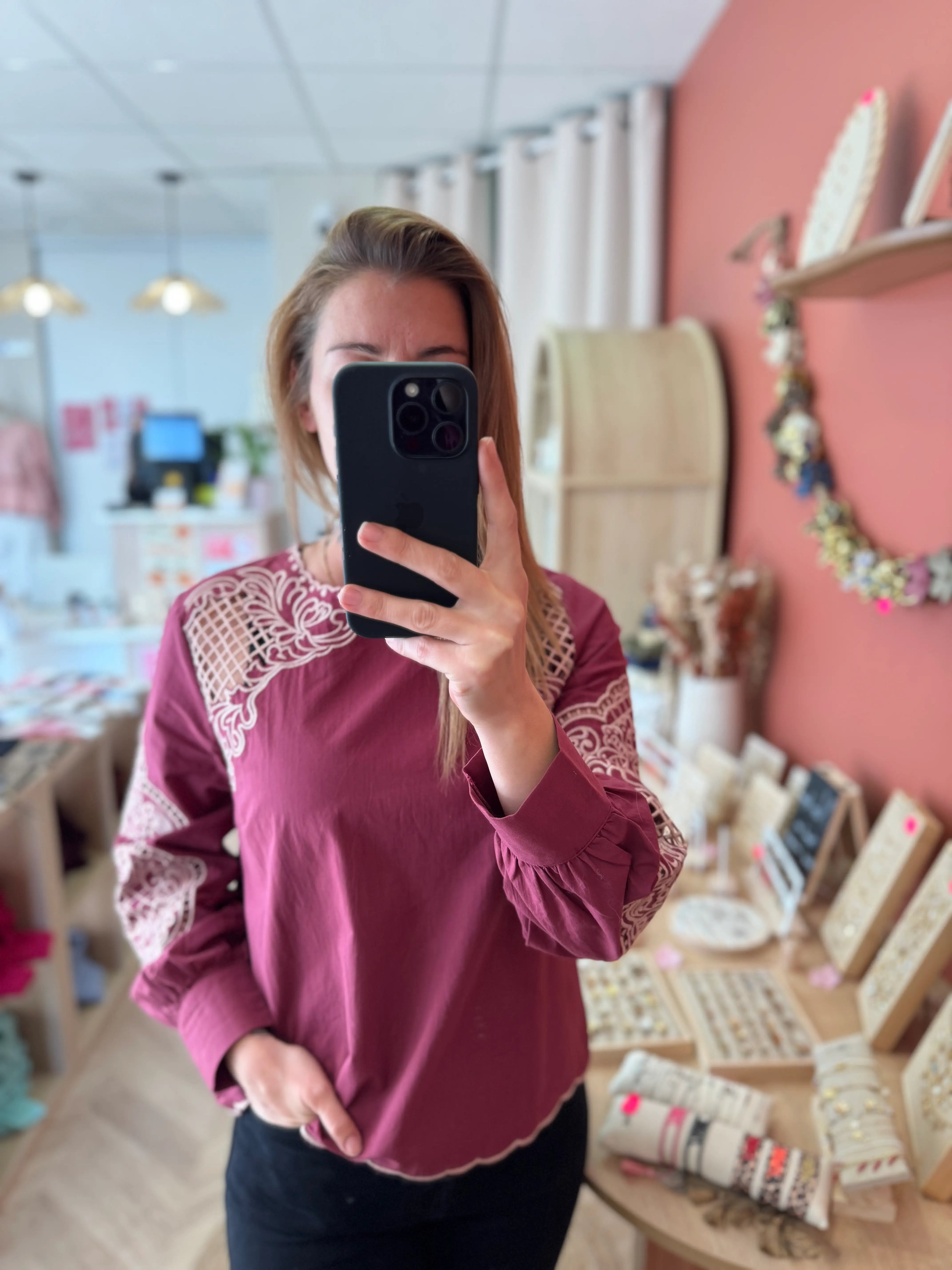 Blouse bordeaux brodée