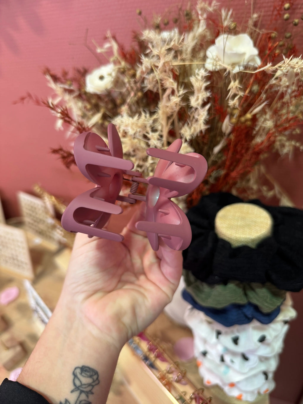 Pince à cheveux fleur mauve