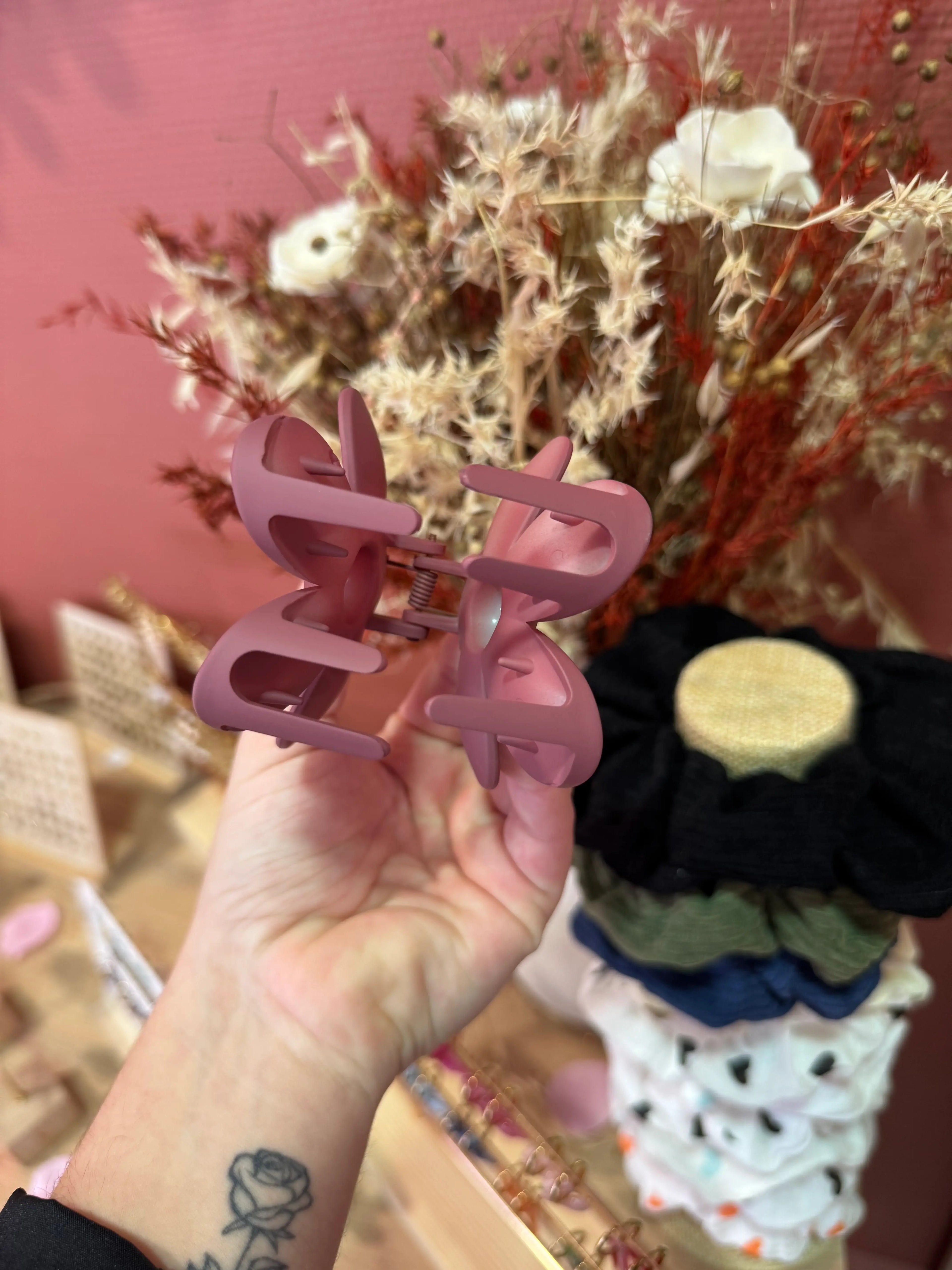 Pince à cheveux fleur mauve