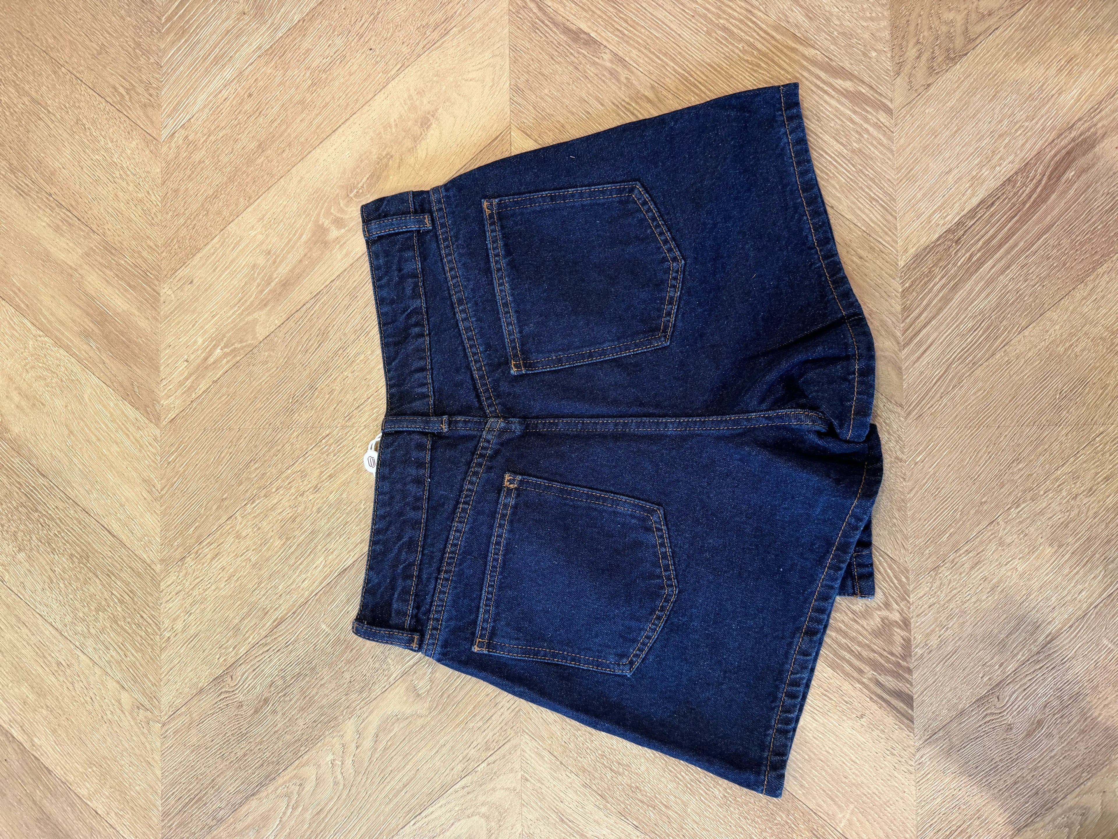 Jupe short en jeans brut