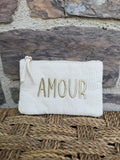 Pochette côtelée blanche avec inscription «  amour »