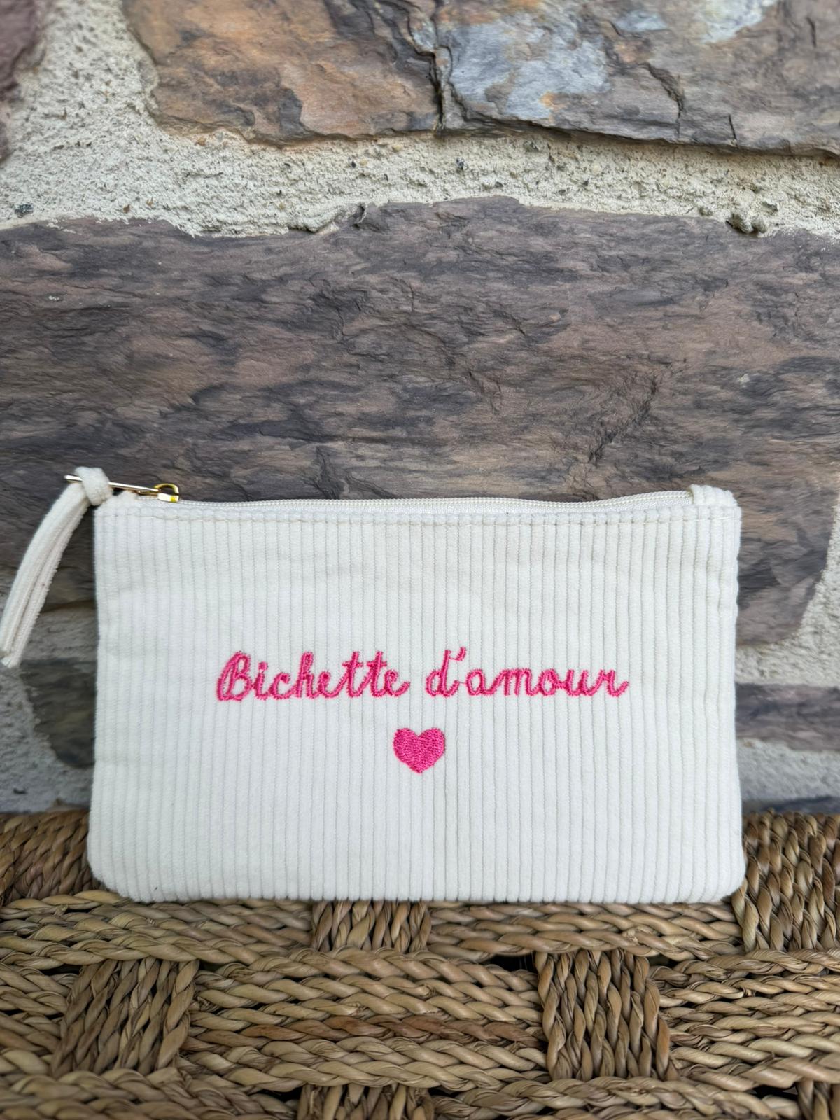 Pochette côtelée blanche avec inscription rose « bichette d’amour »