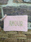 Pochette côtelée rose pâle, avec inscription « amour »